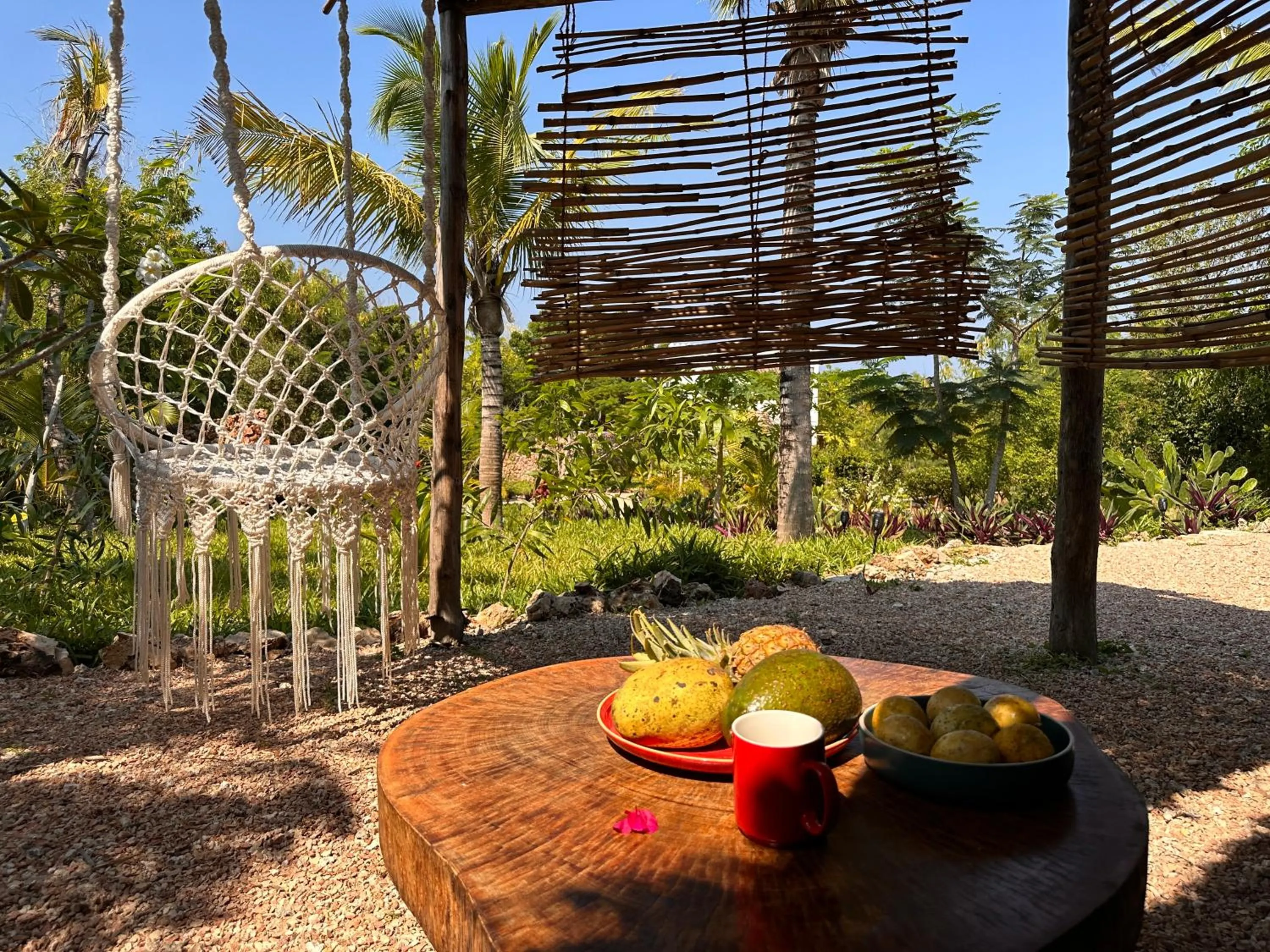 Garden view in Kameleon Blue