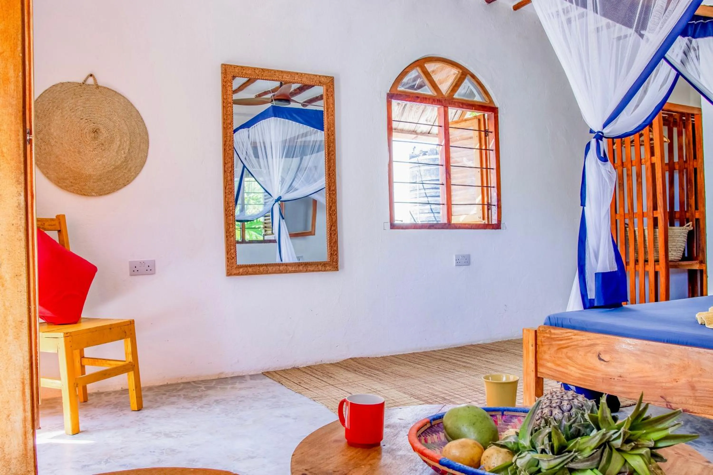 Photo of the whole room in Kameleon Blue