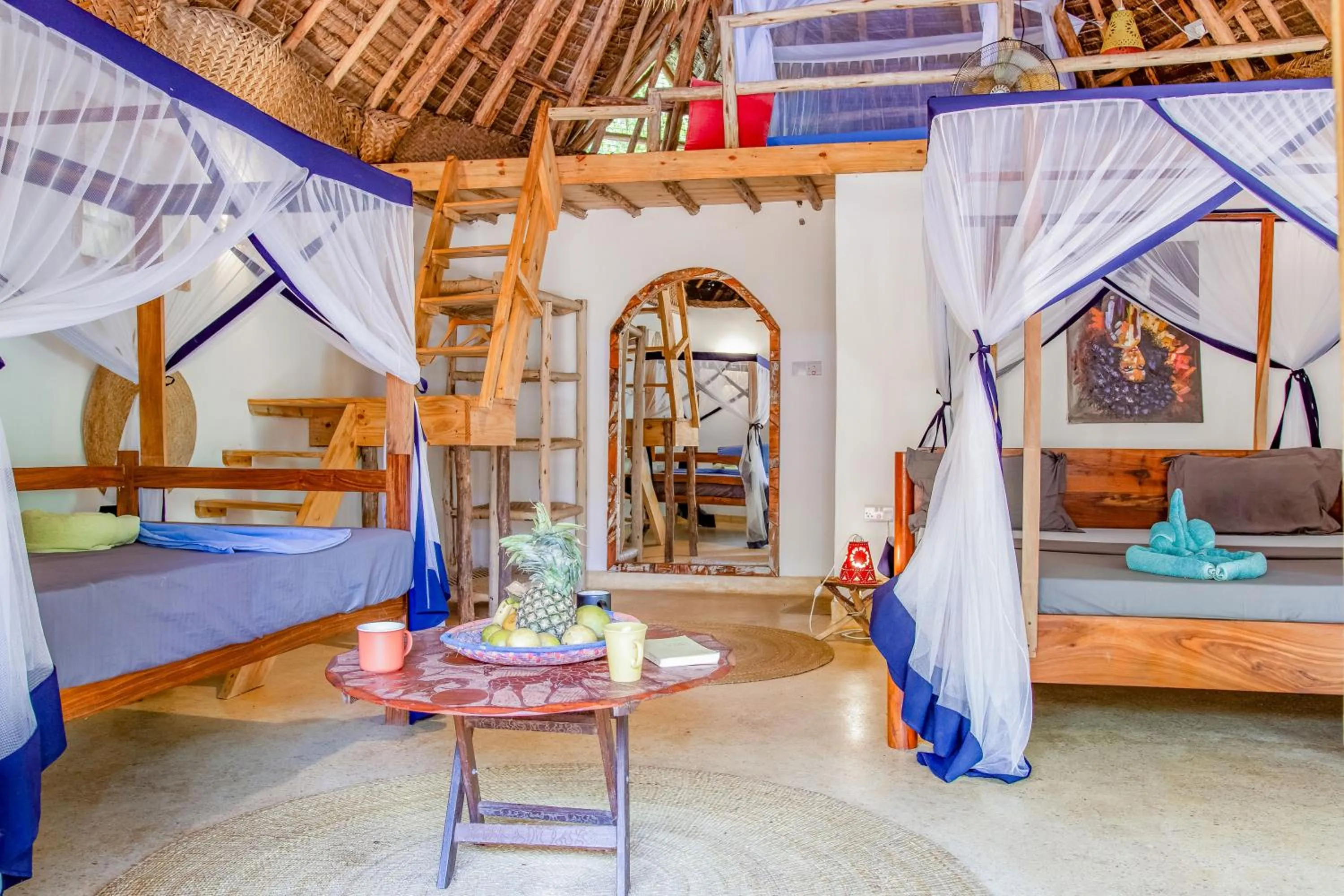 Photo of the whole room in Kameleon Blue