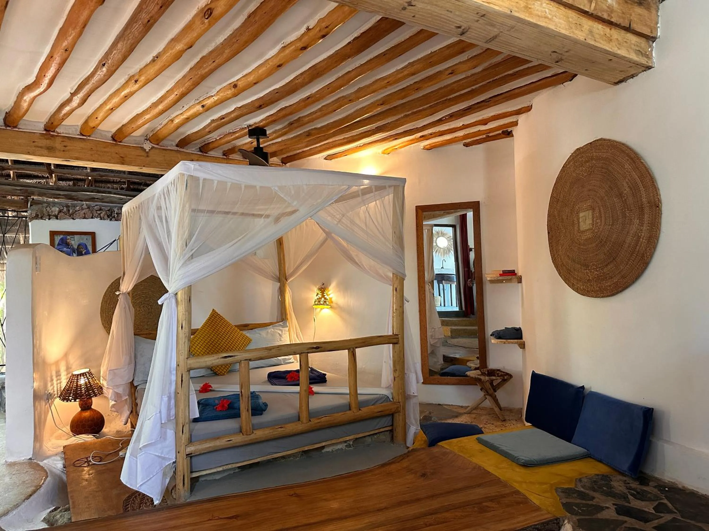 Bedroom, Bed in Kameleon Blue