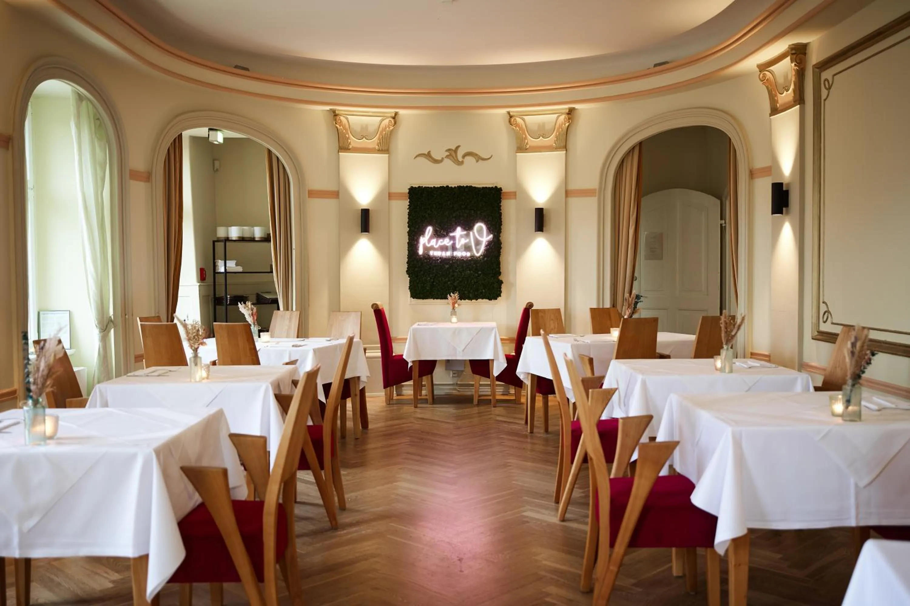 Restaurant/places to eat in ahead burghotel