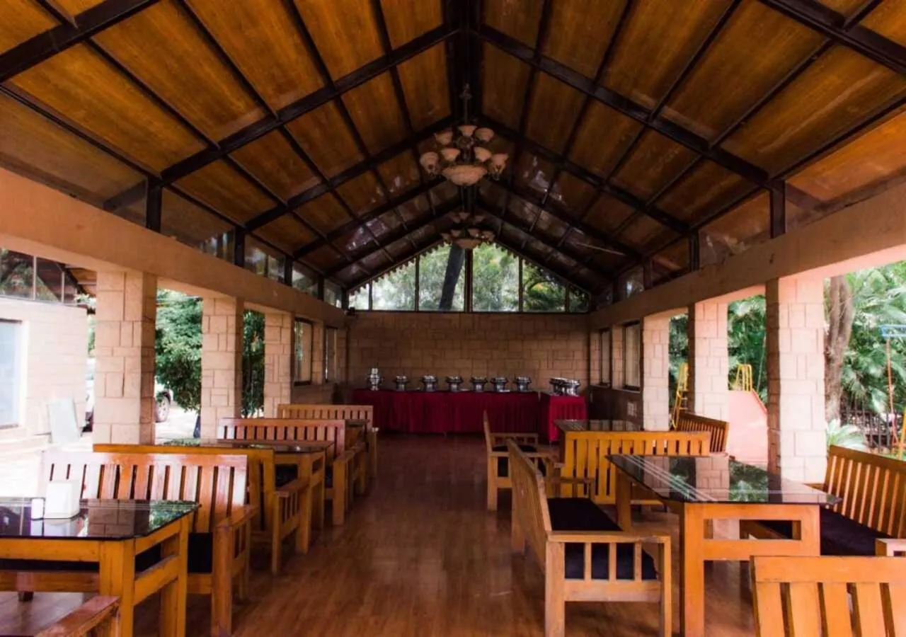 Restaurant/places to eat in Anand Resort - A luxury Private Pool Resort in Nashik