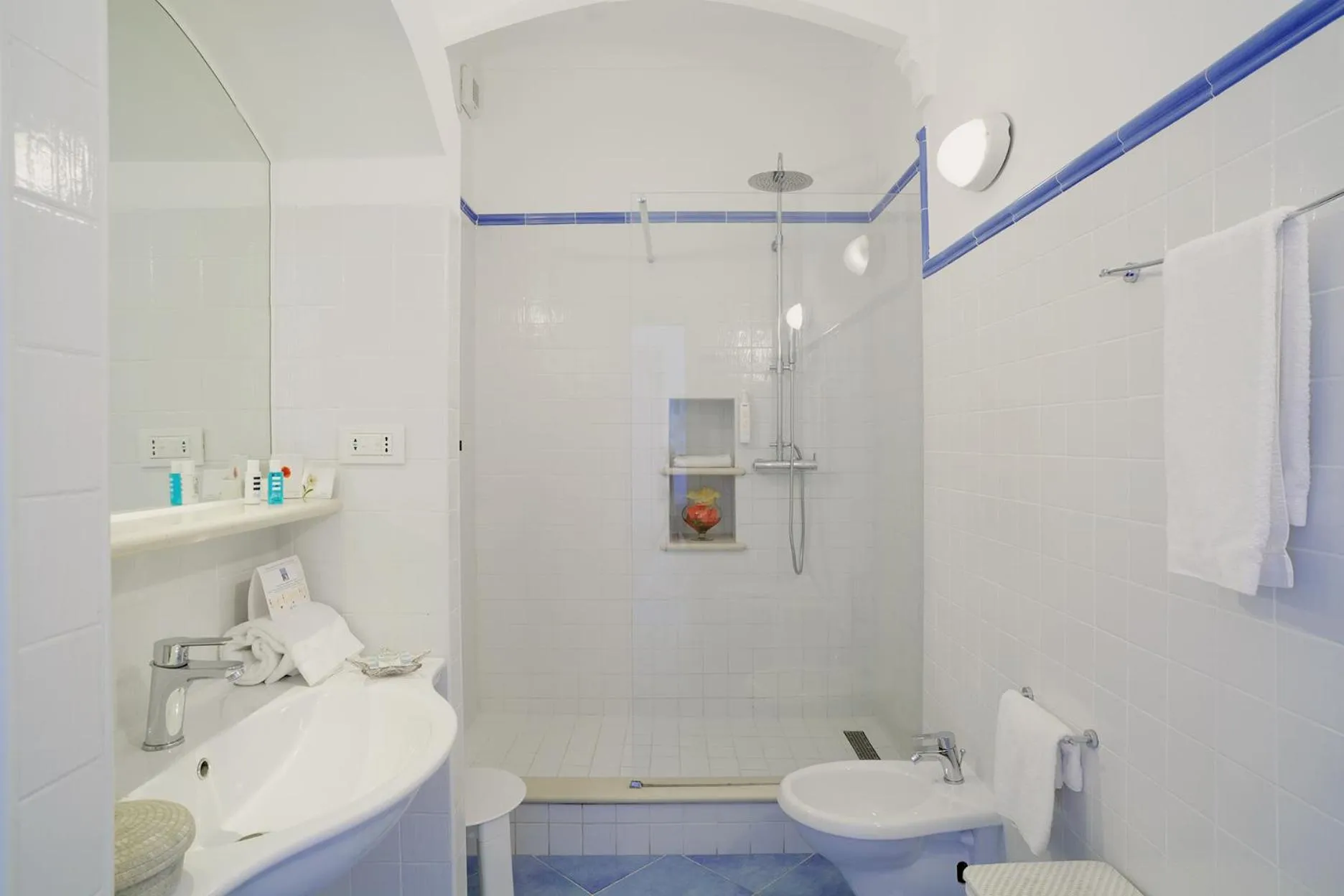 Bathroom in Hotel Aurora