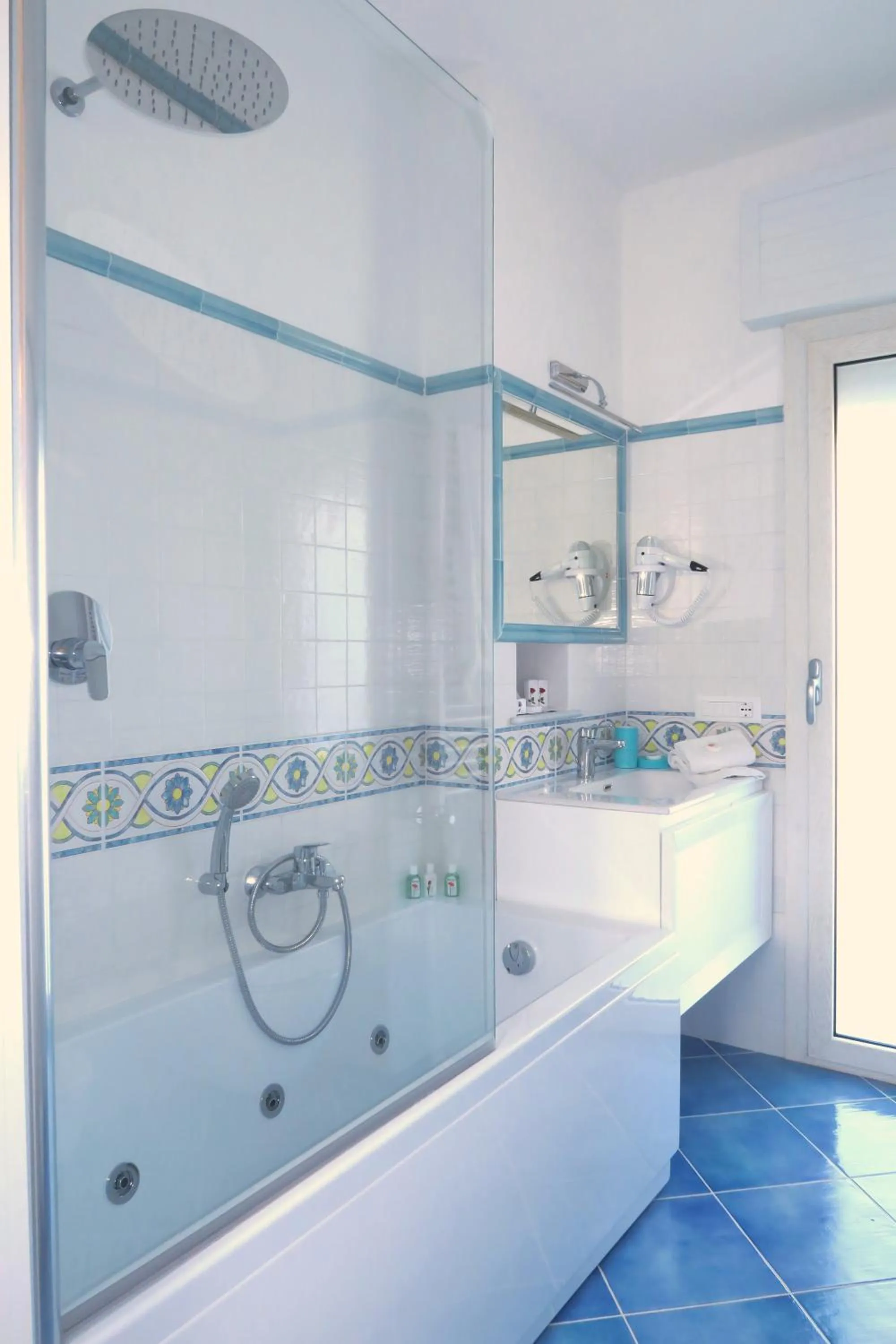 Bathroom in Hotel Aurora