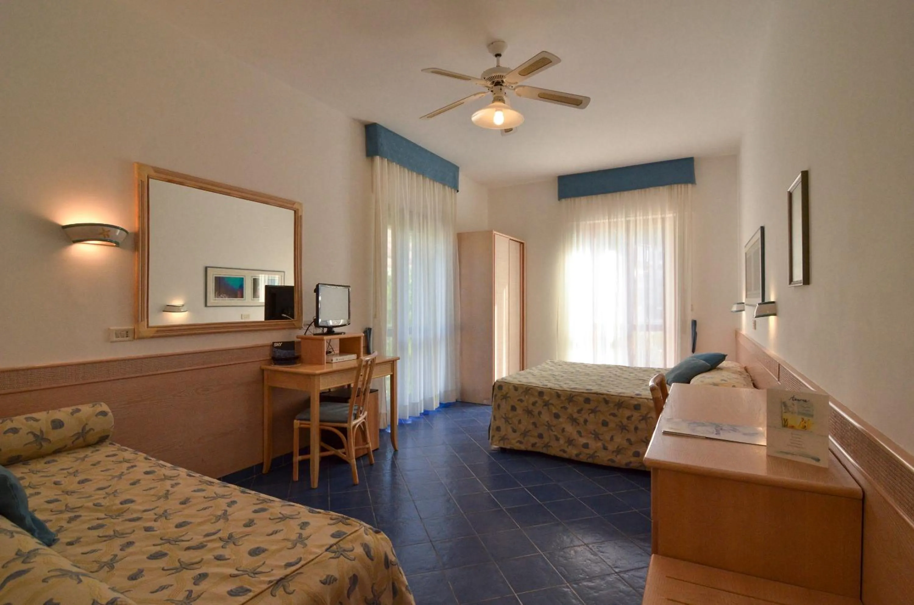 Photo of the whole room, Bed in Hotel Aurora