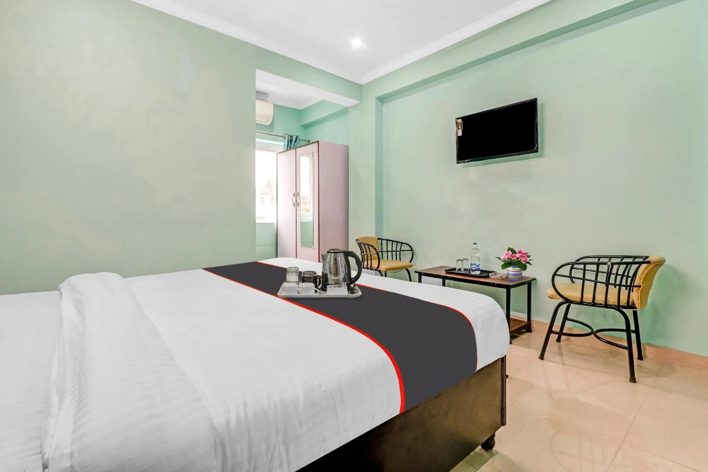 Bedroom, Bed in Super Collection O The Kailash Hotel