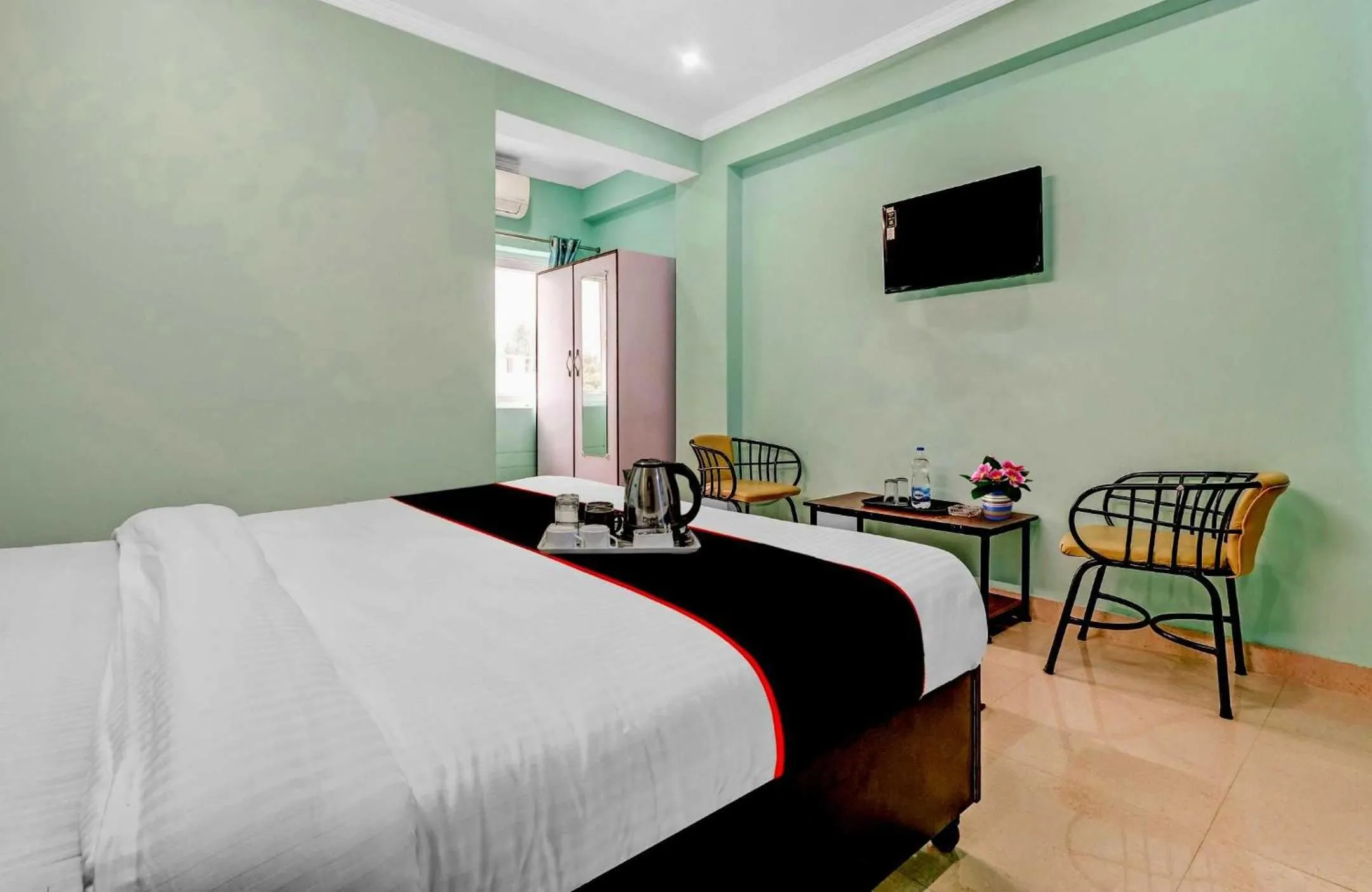 Bedroom, Bed in Super Collection O The Kailash Hotel