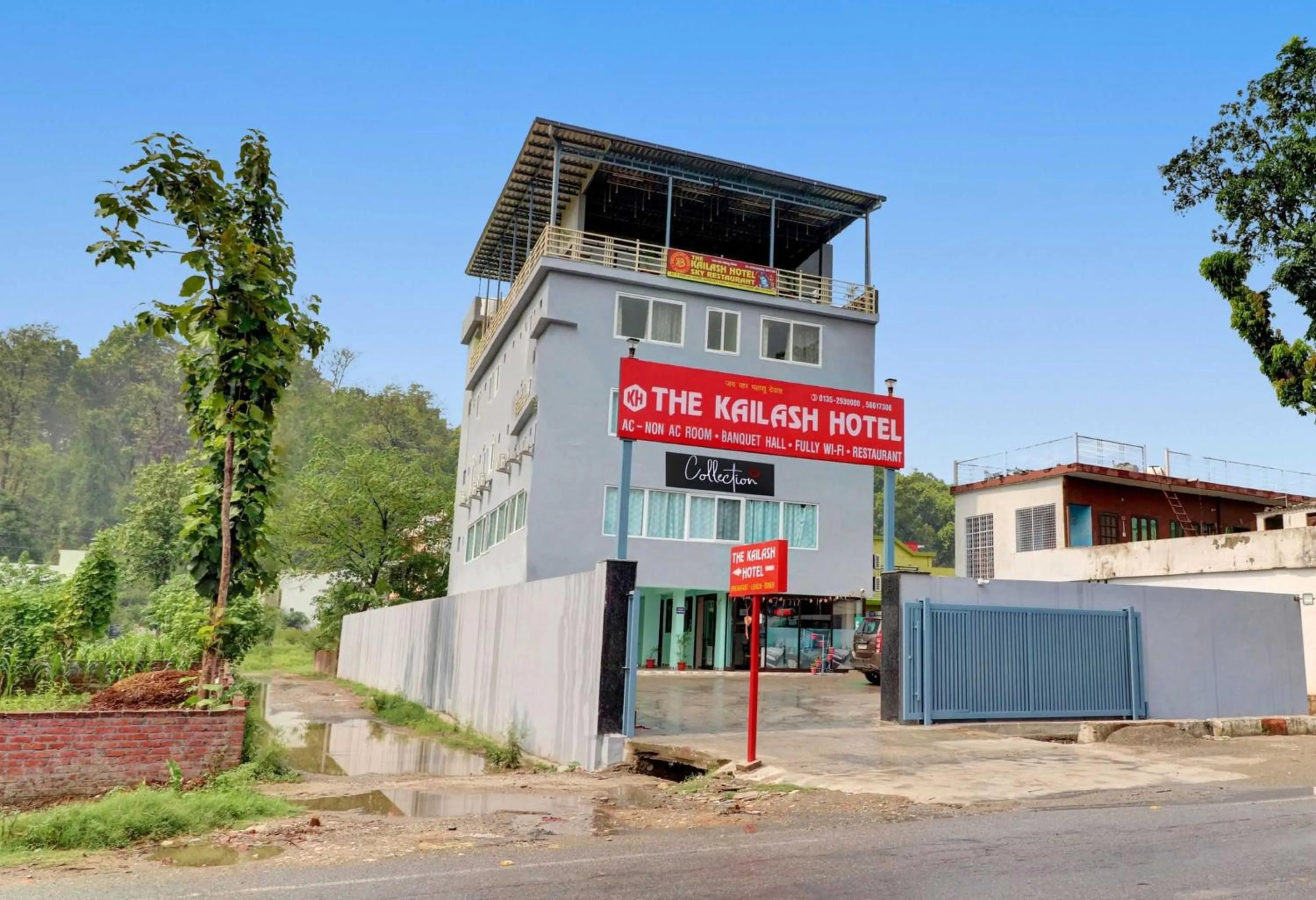 Facade/entrance in Super Collection O The Kailash Hotel
