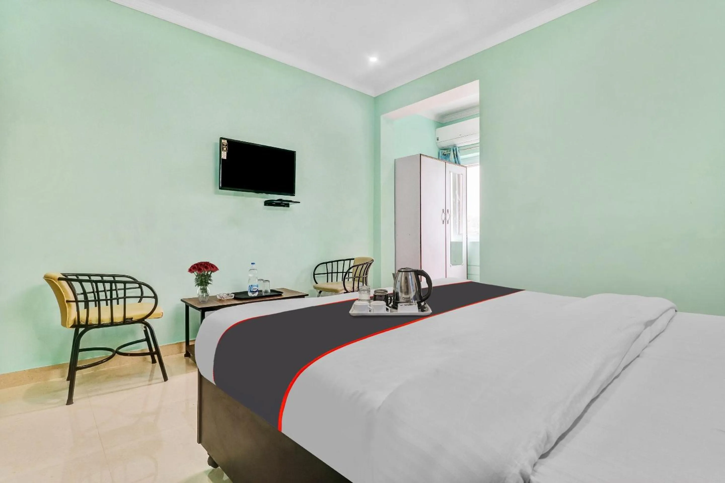 Bedroom, Bed in Super Collection O The Kailash Hotel