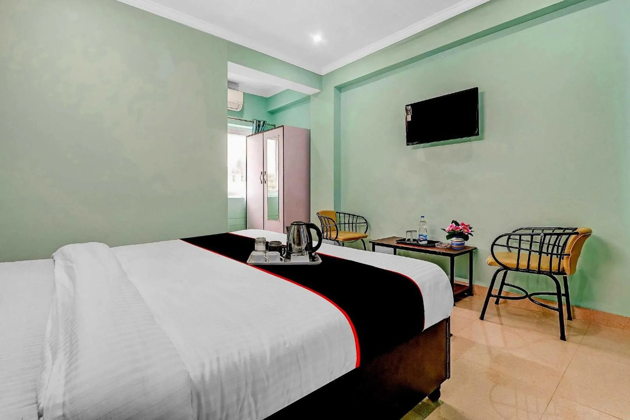 Bedroom, Bed in Super Collection O The Kailash Hotel