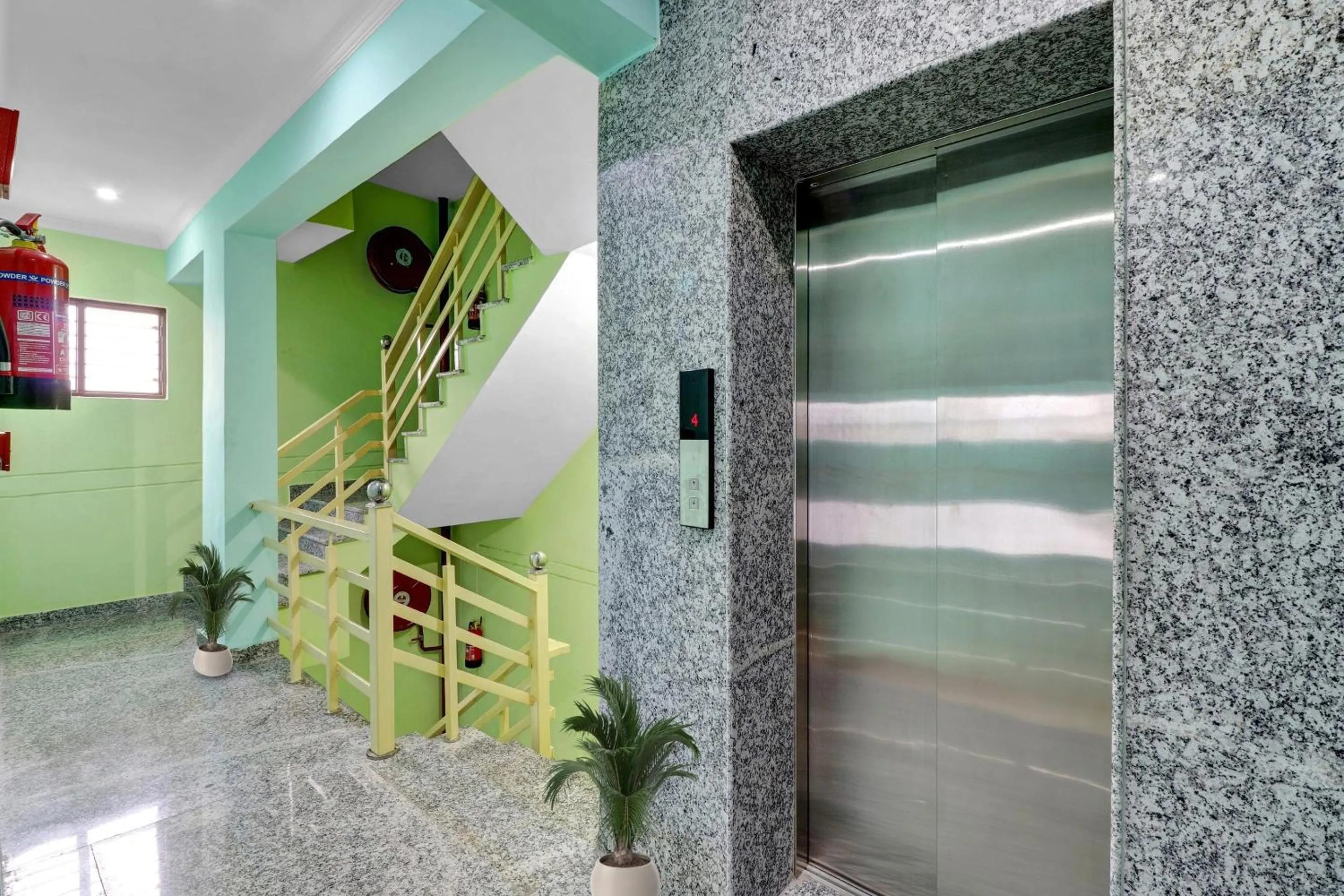 Lobby or reception in Super Collection O The Kailash Hotel