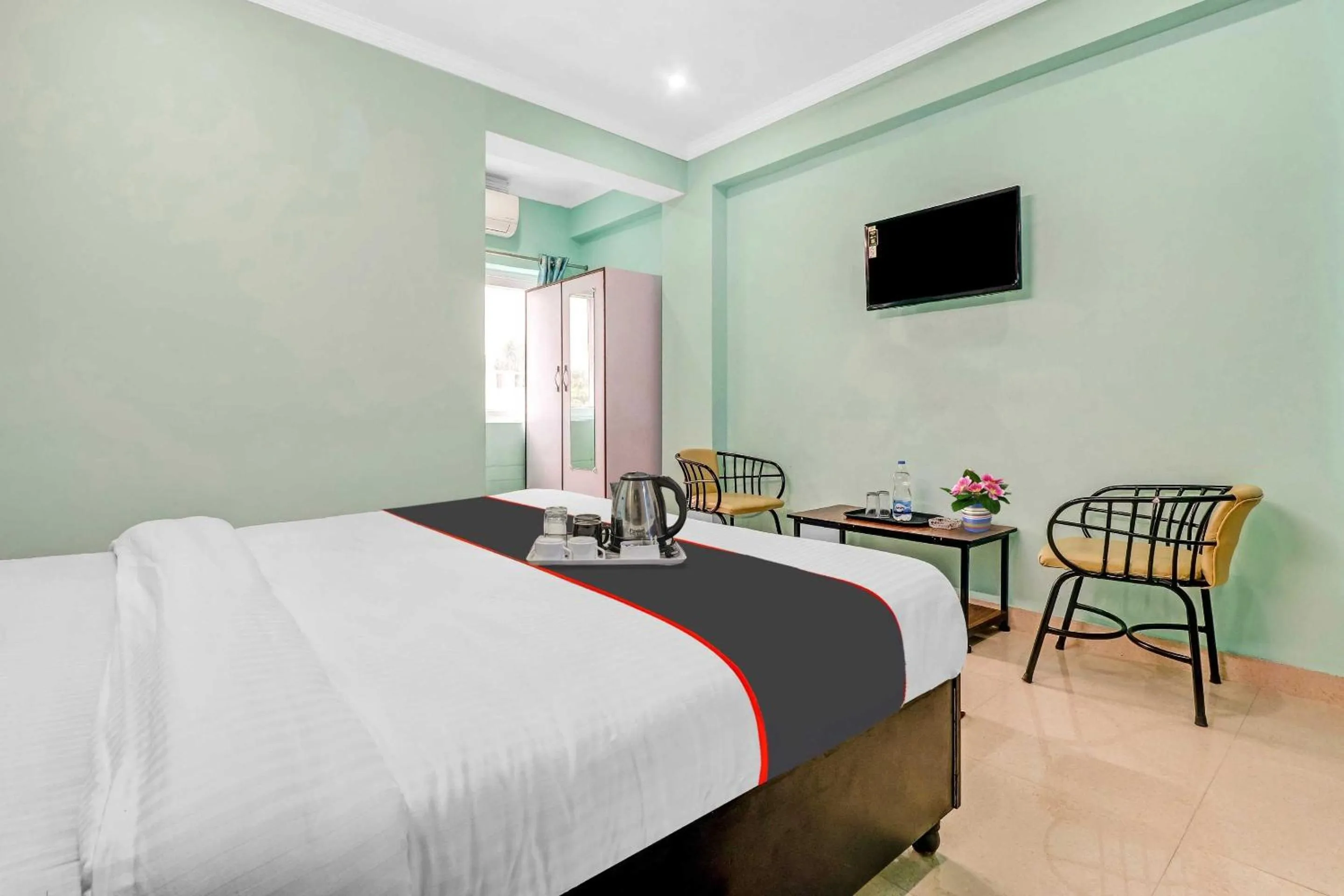 Bedroom, Bed in Super Collection O The Kailash Hotel