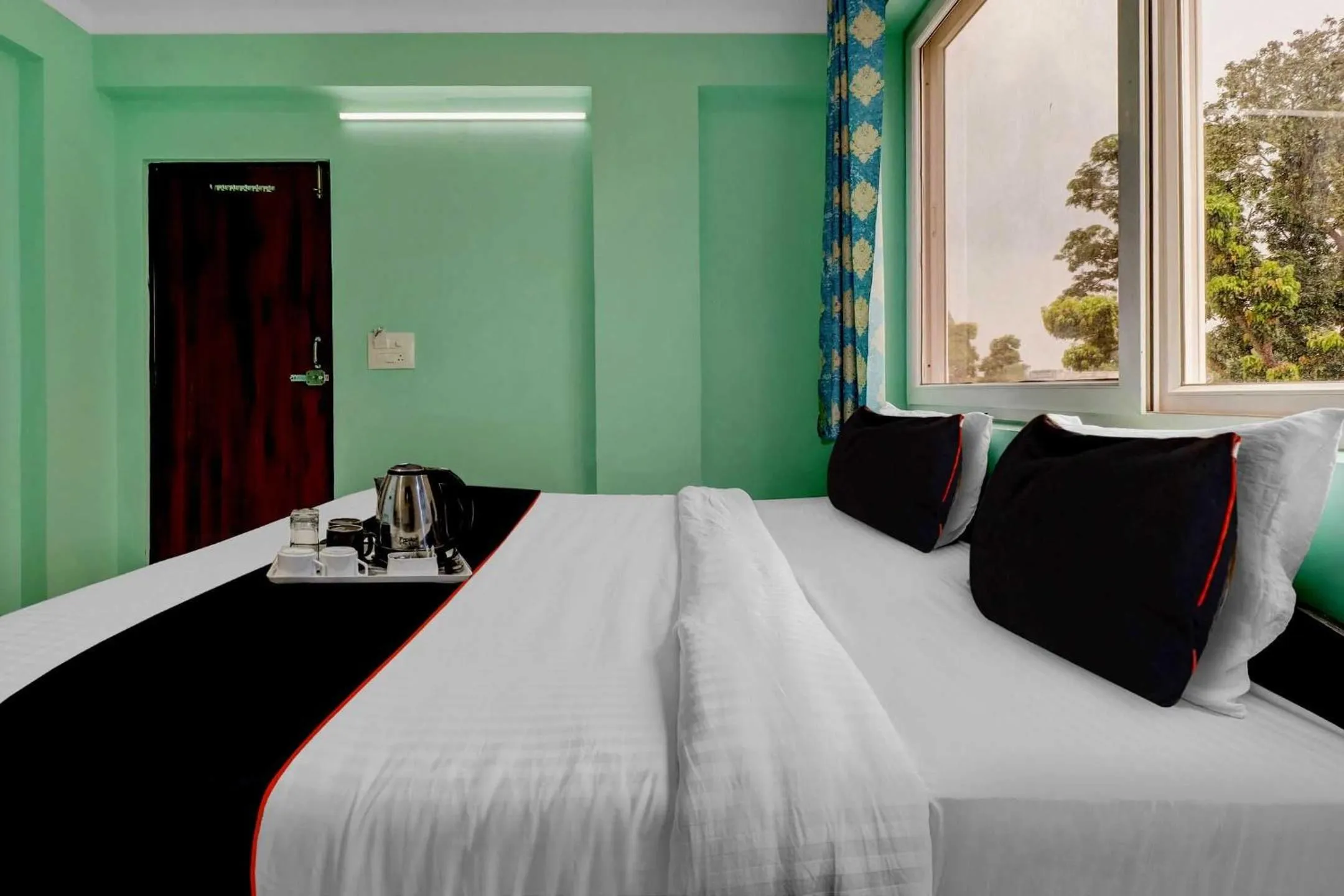 Bedroom, Bed in Super Collection O The Kailash Hotel