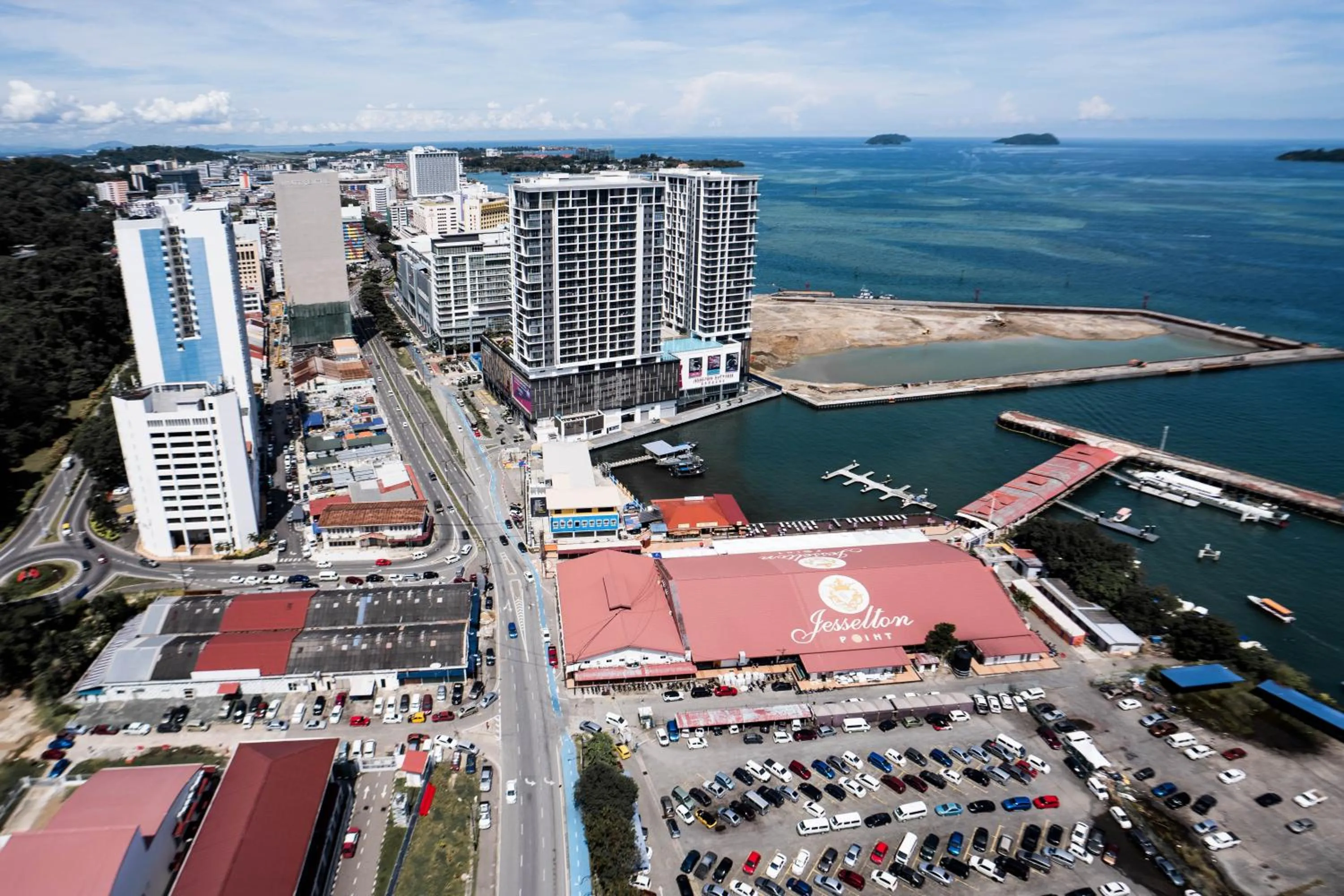 City view in Jesselton Quay by Pinstay