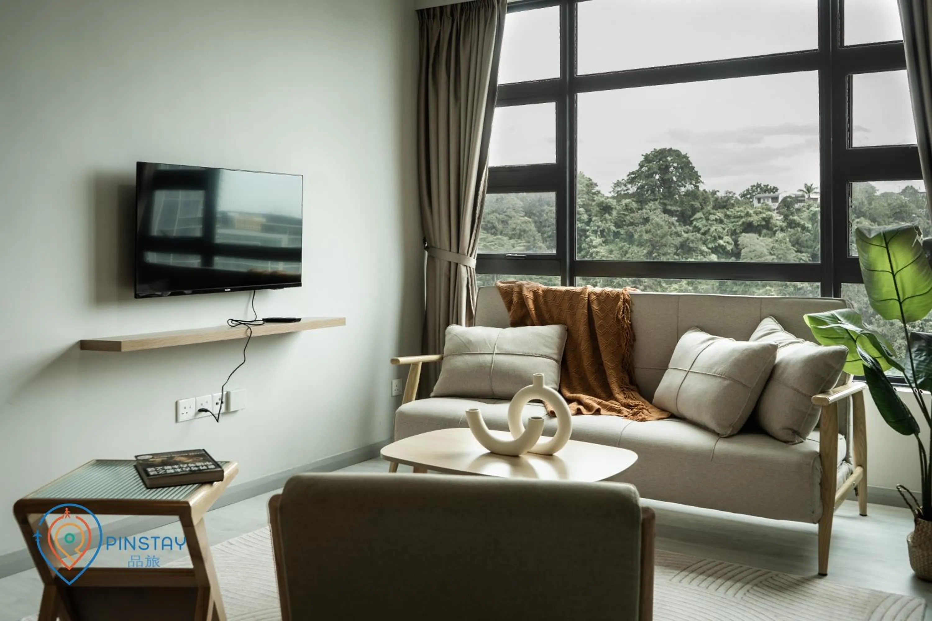 Living room in Jesselton Quay by Pinstay