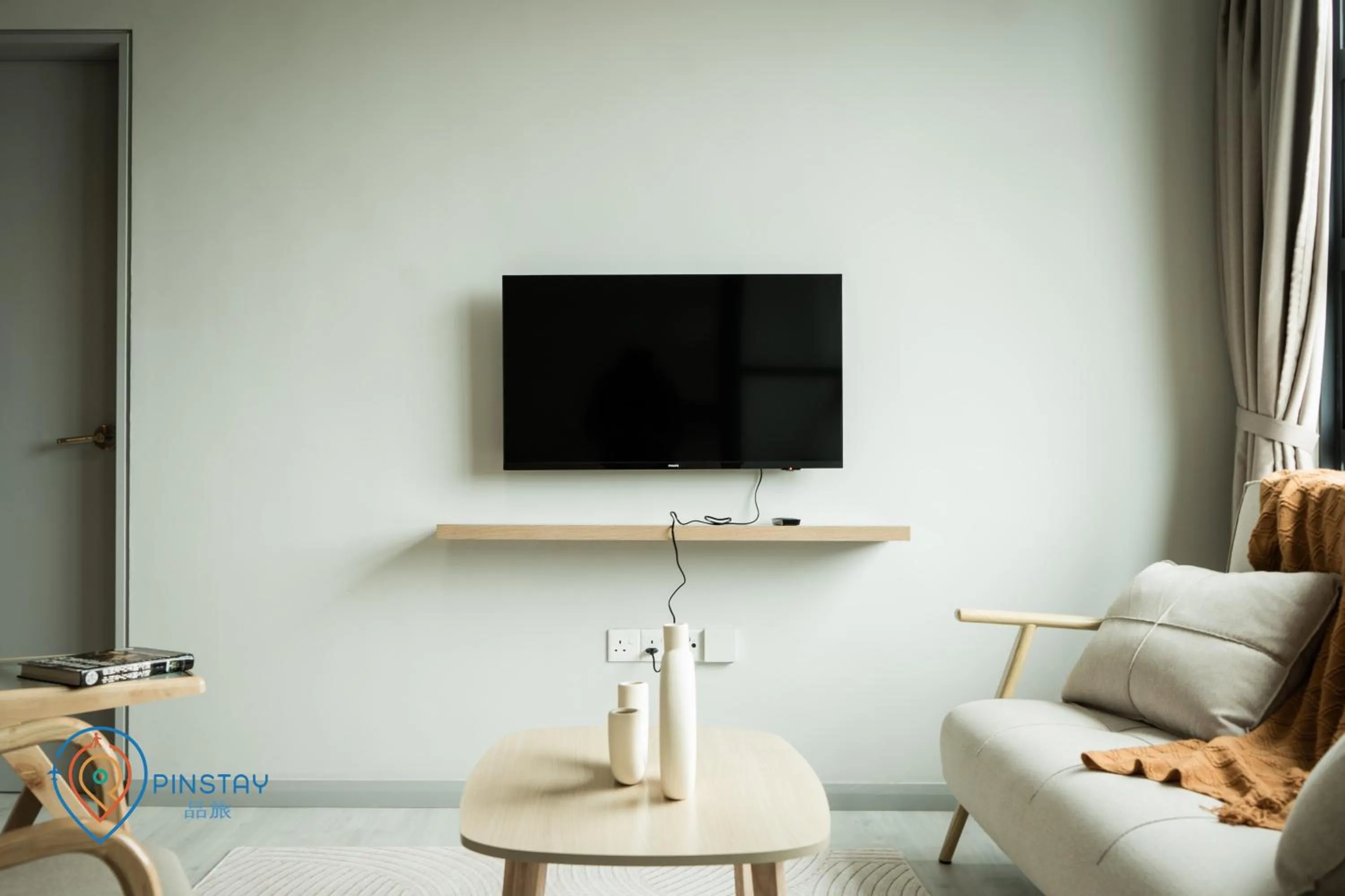 Communal lounge/ TV room in Jesselton Quay by Pinstay