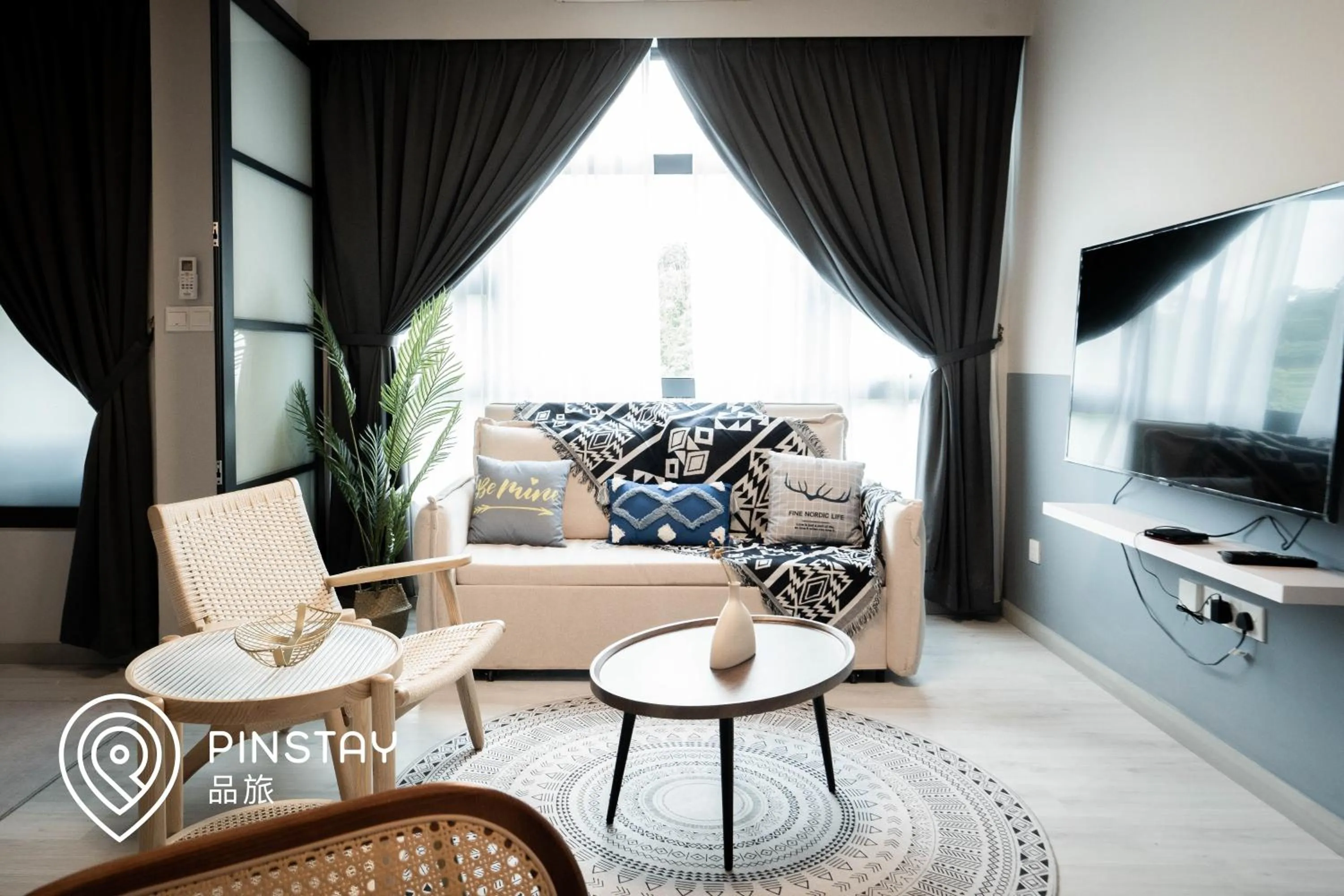 Living room in Jesselton Quay by Pinstay