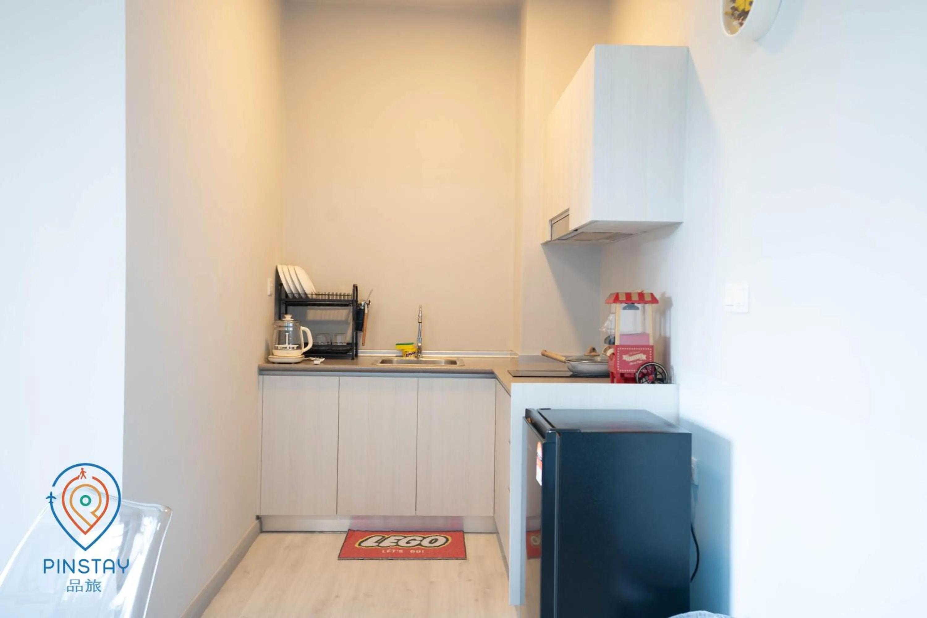 Kitchen or kitchenette in Jesselton Quay by Pinstay