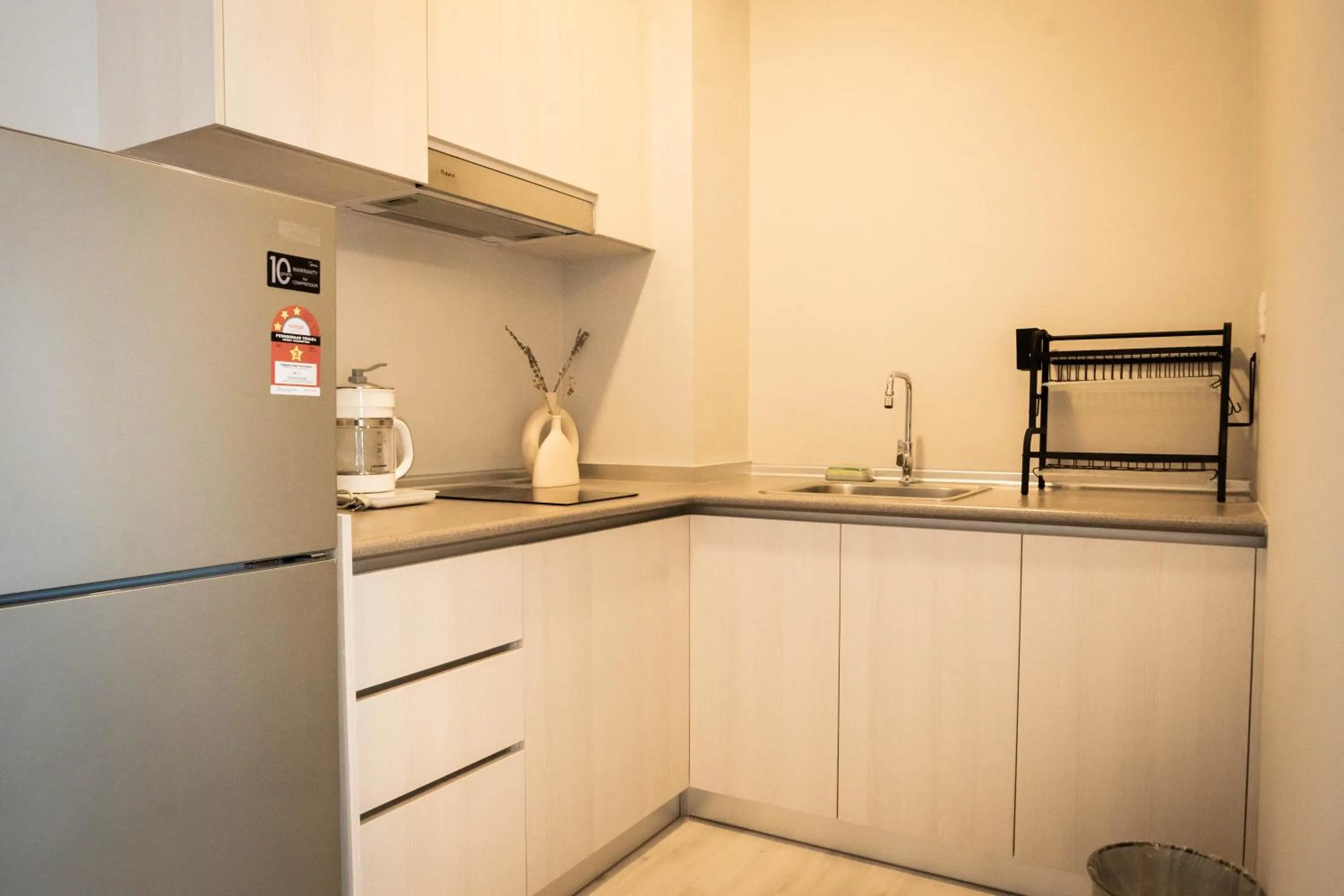 Kitchen or kitchenette in Jesselton Quay by Pinstay