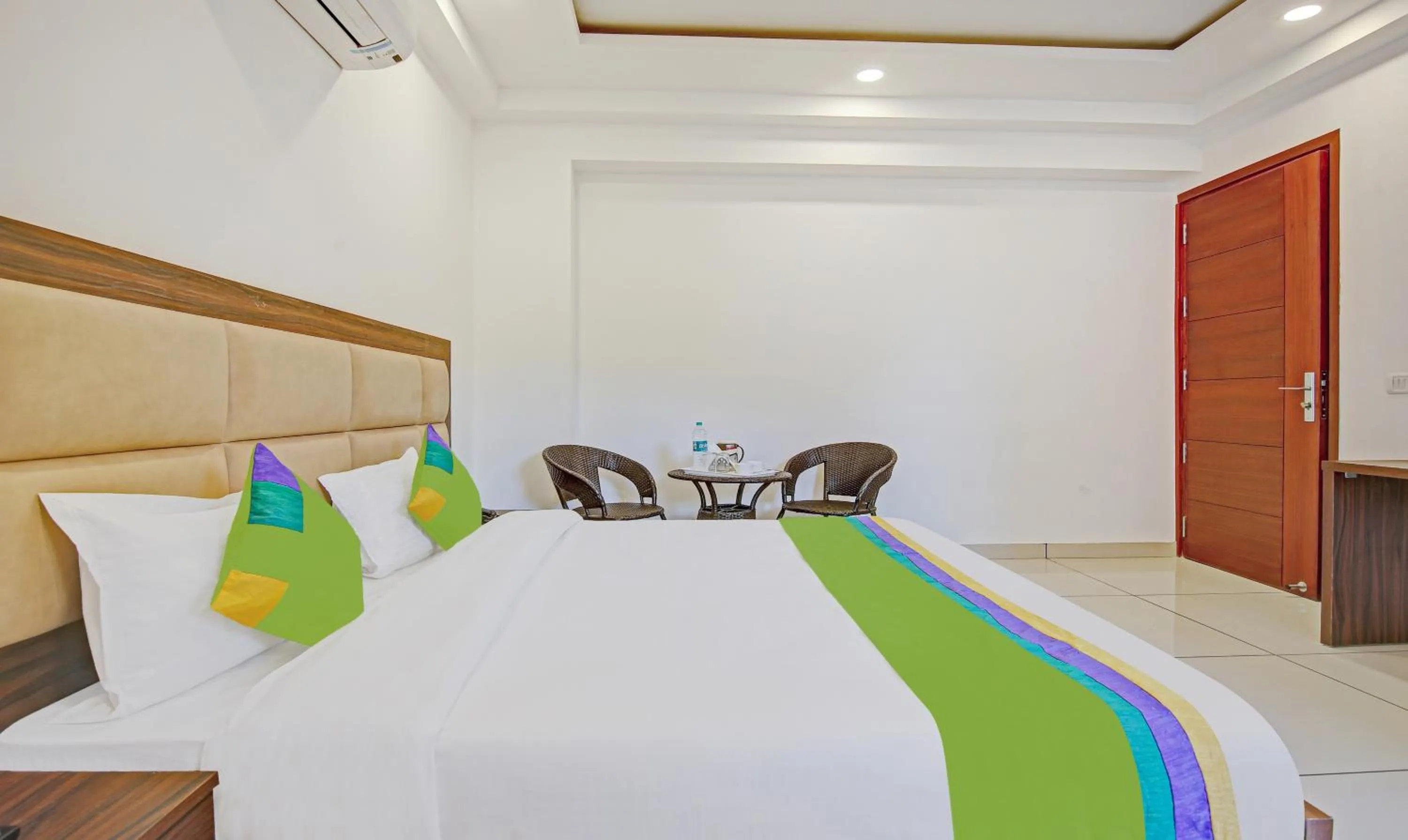 Bedroom in Treebo Aviraj Inn