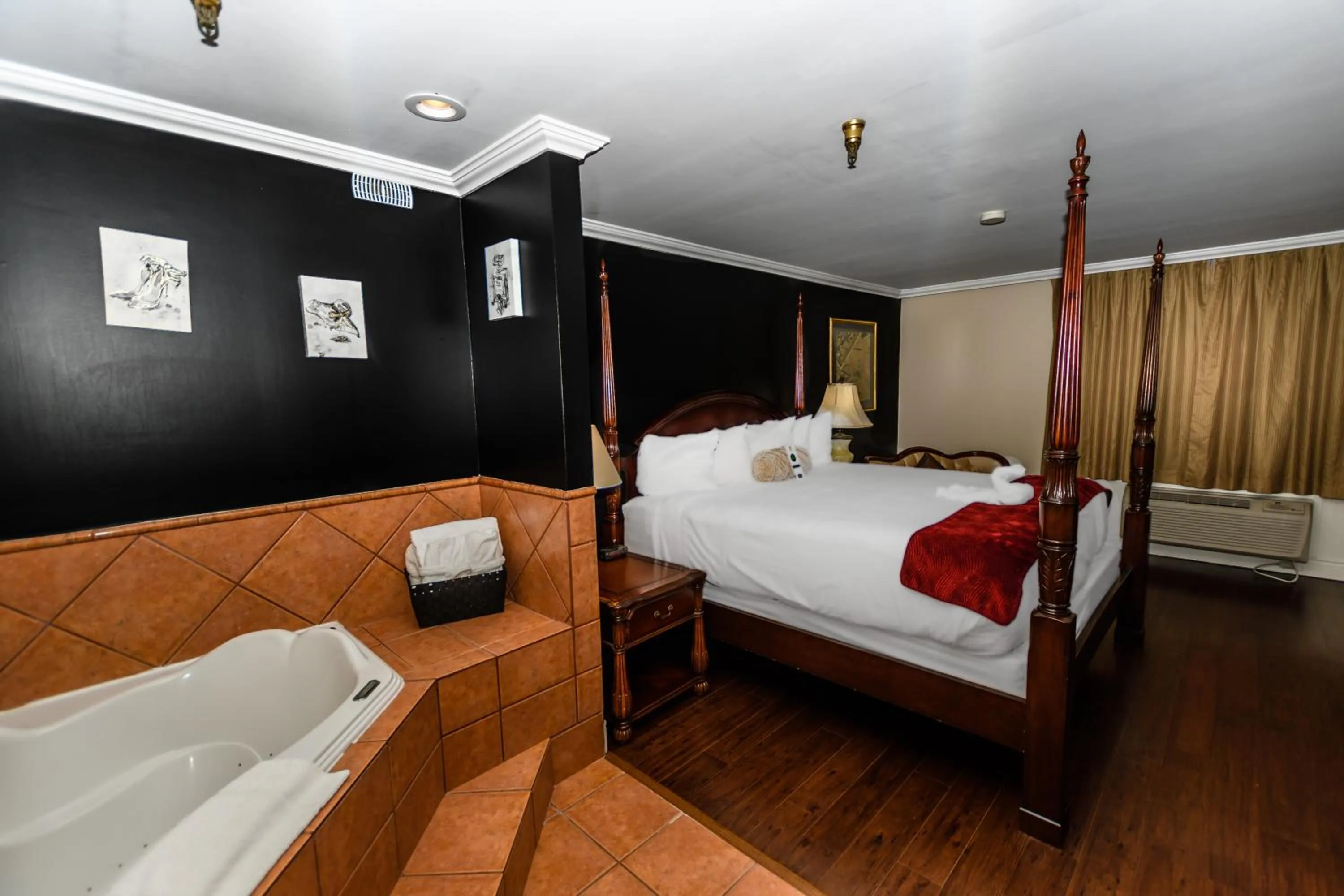 King Suite - Non Smoking in Hearthstone Inn Sydney