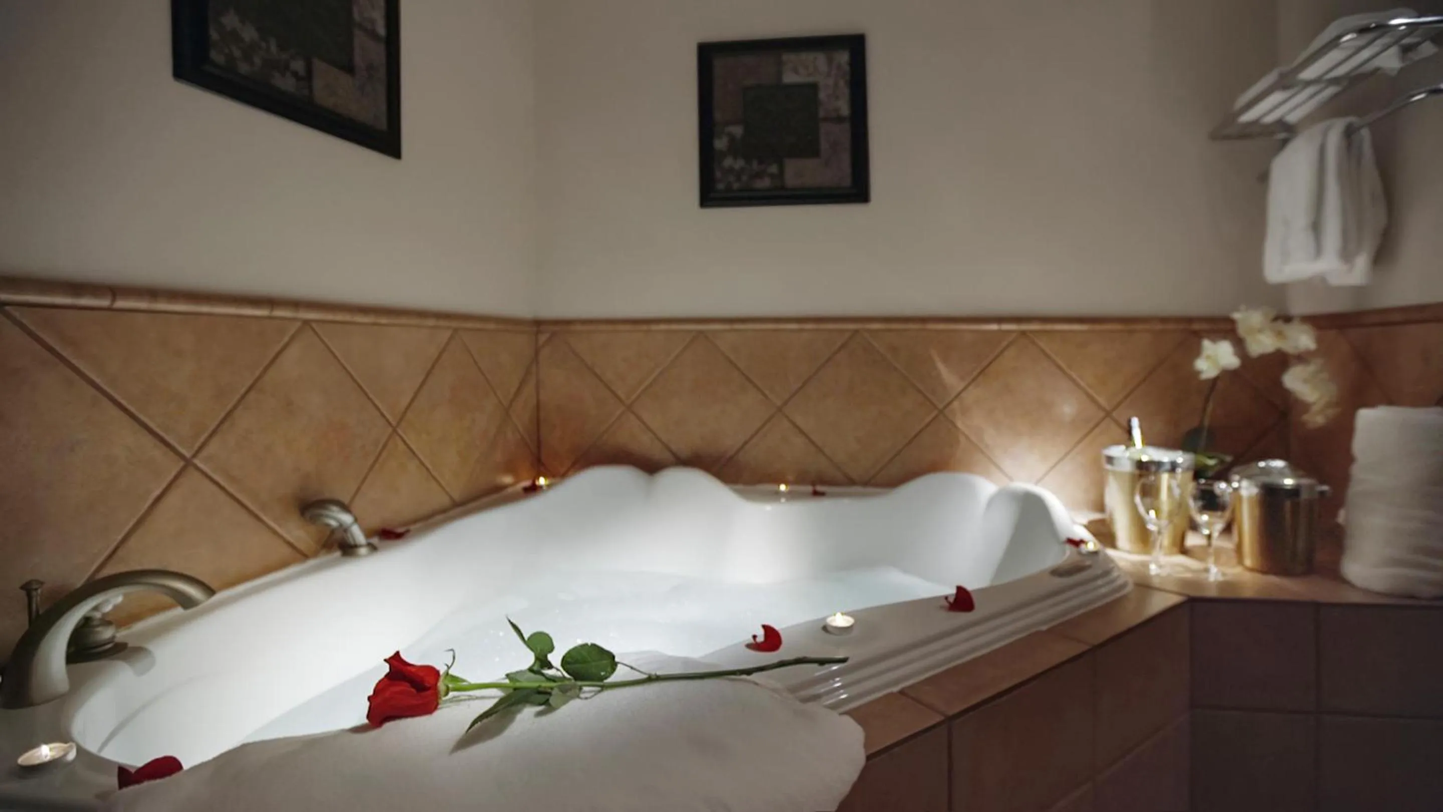 Hot Tub in Hearthstone Inn Sydney