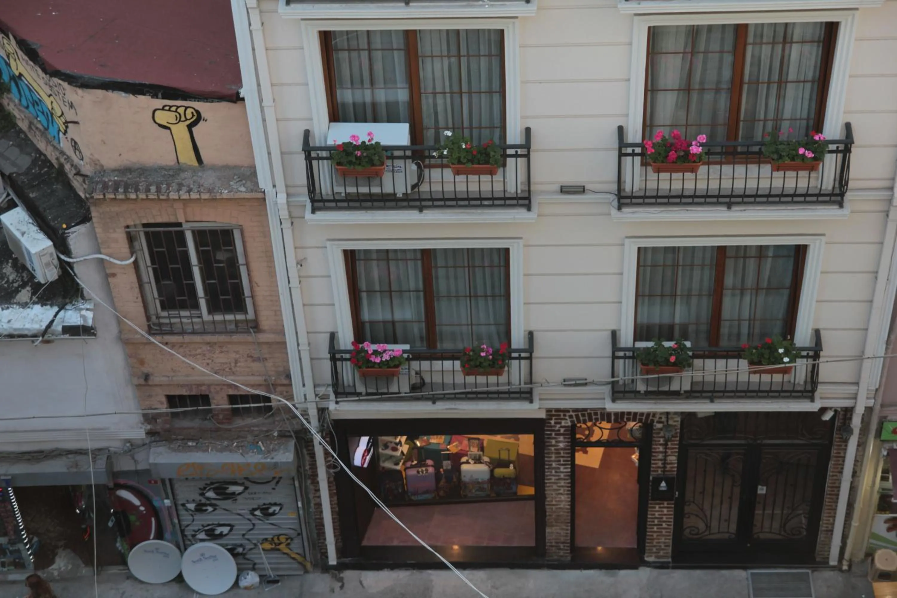 Facade/entrance in Art Nouveau Galata
