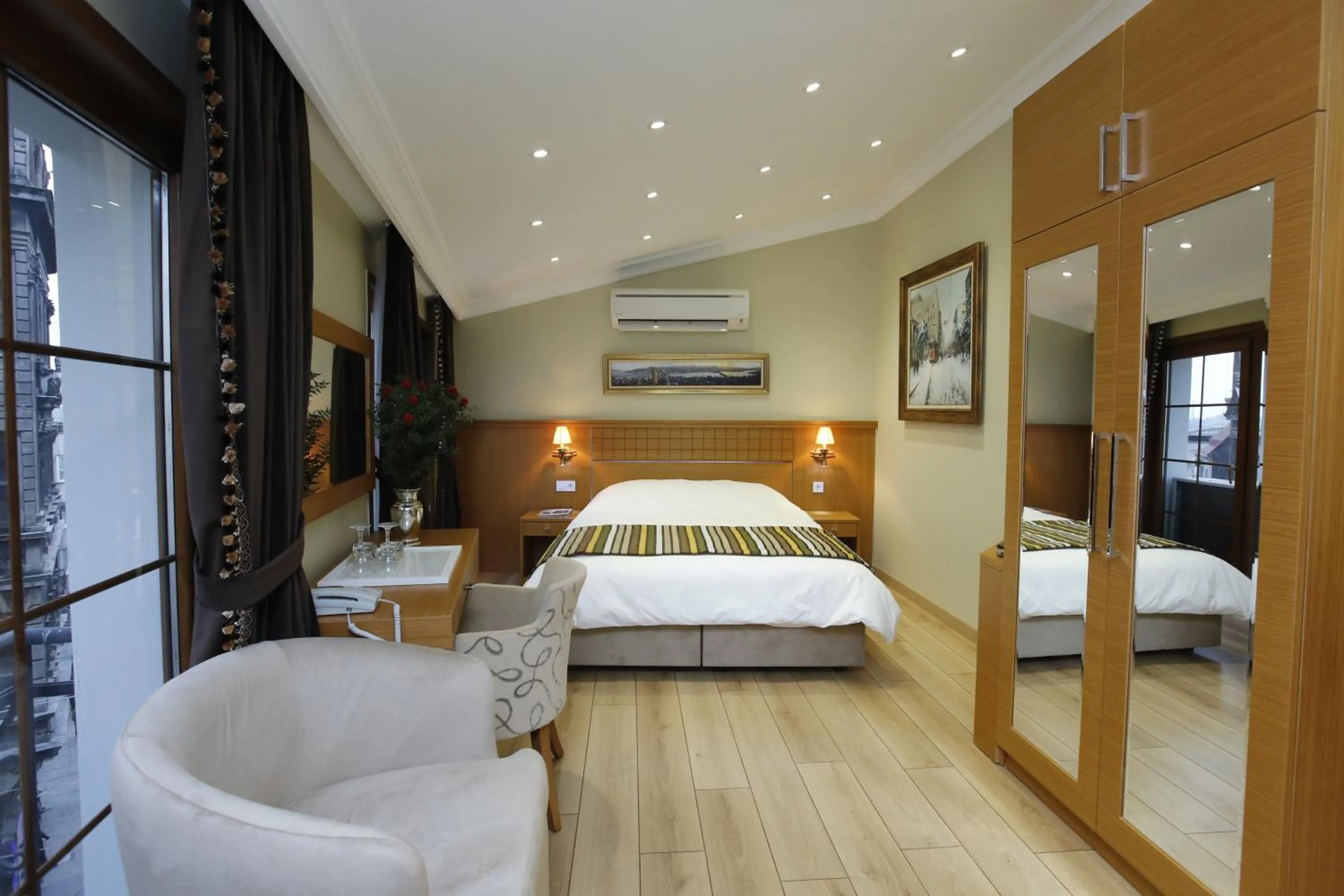 Photo of the whole room, Bed in Art Nouveau Galata