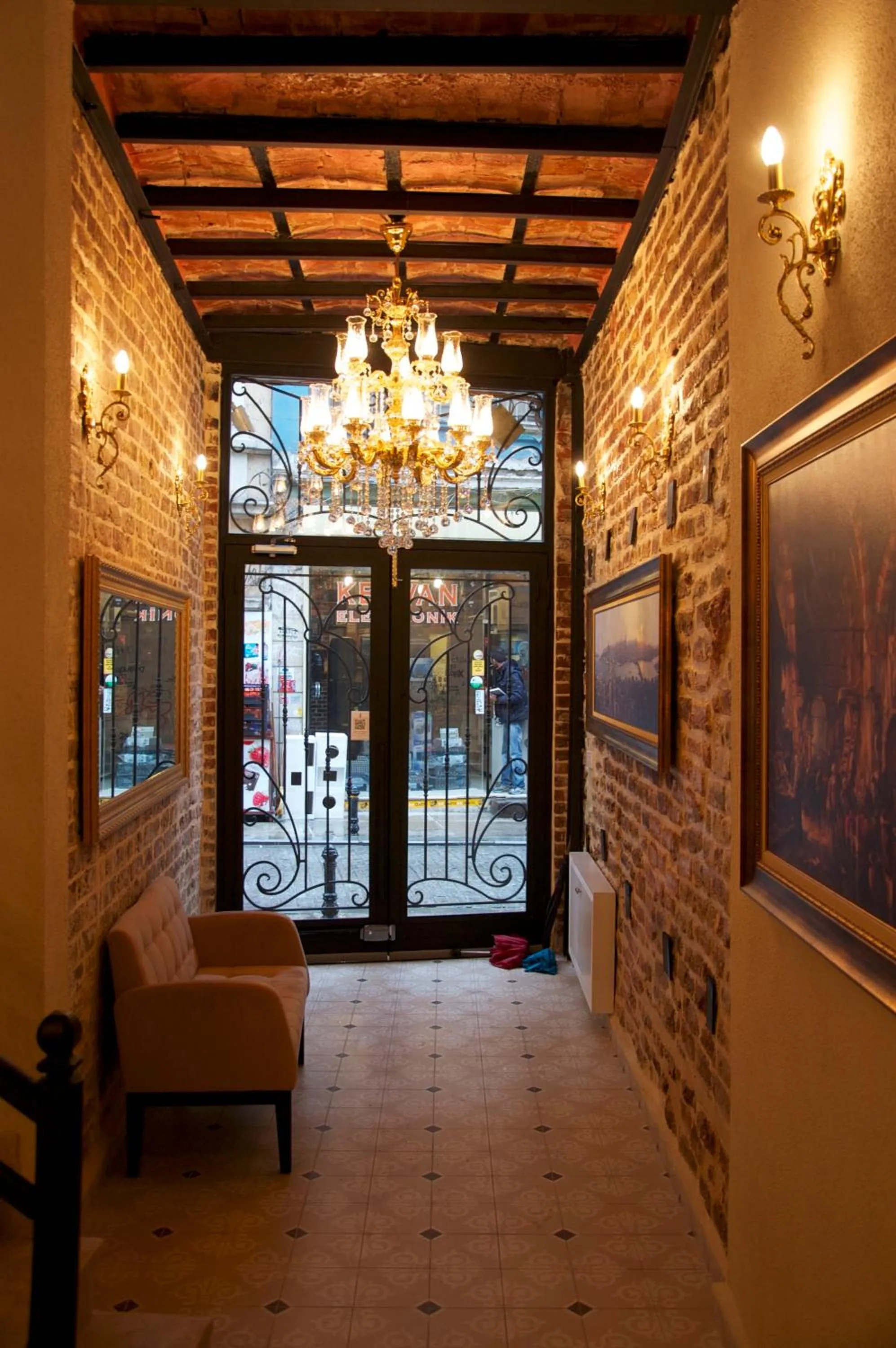 Facade/entrance in Art Nouveau Galata