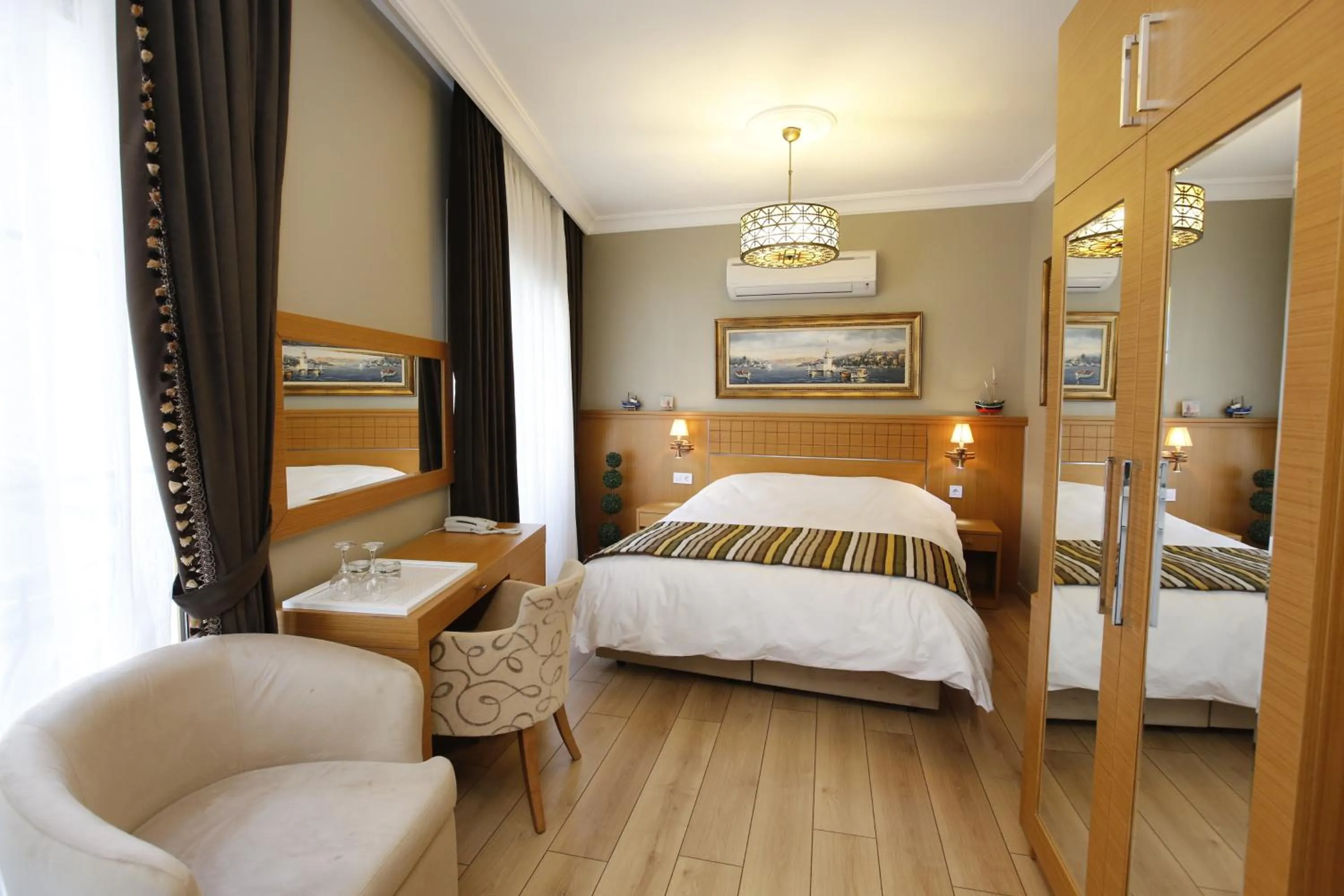 Photo of the whole room, Bed in Art Nouveau Galata