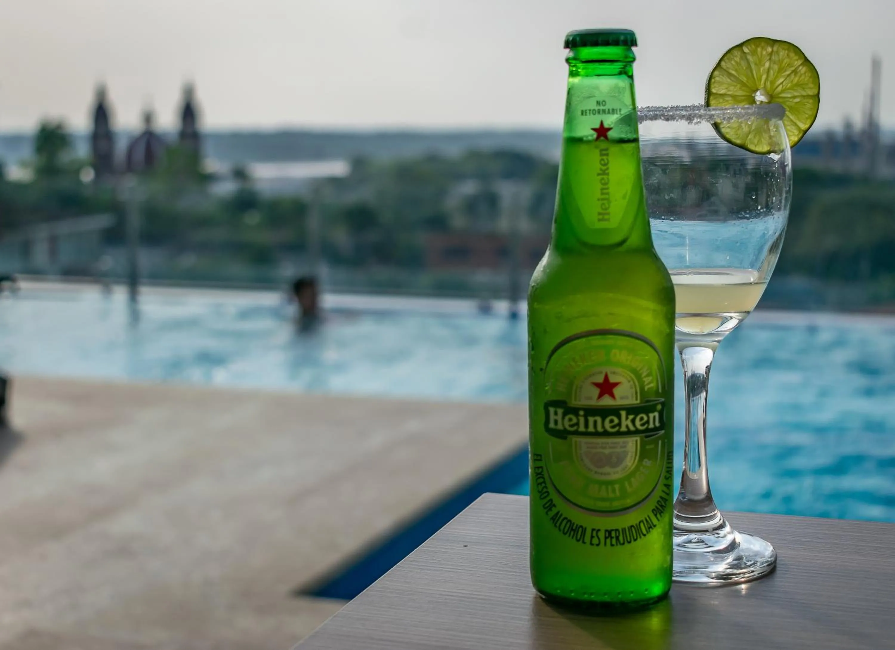 Swimming pool in Hotel Súper Estrellas