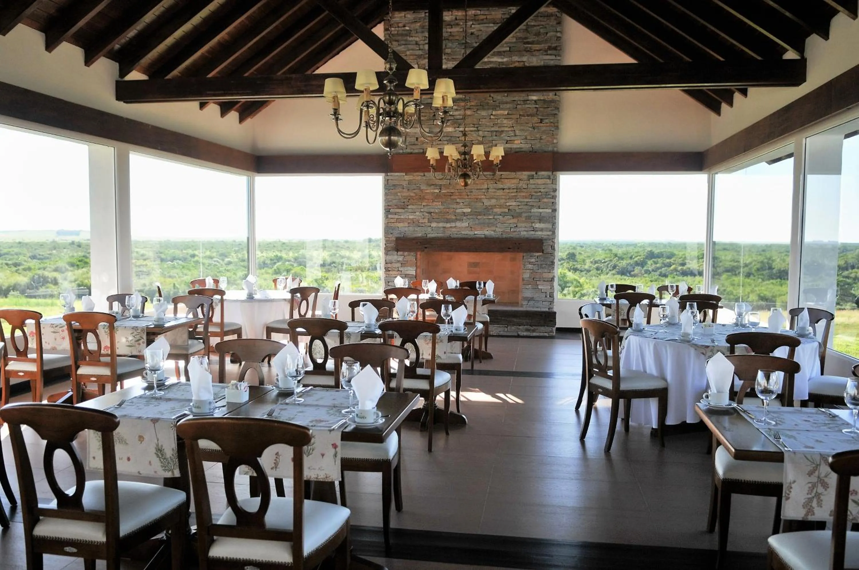 Restaurant/places to eat in Altos del Arapey All Inclusive, Golf & Spa