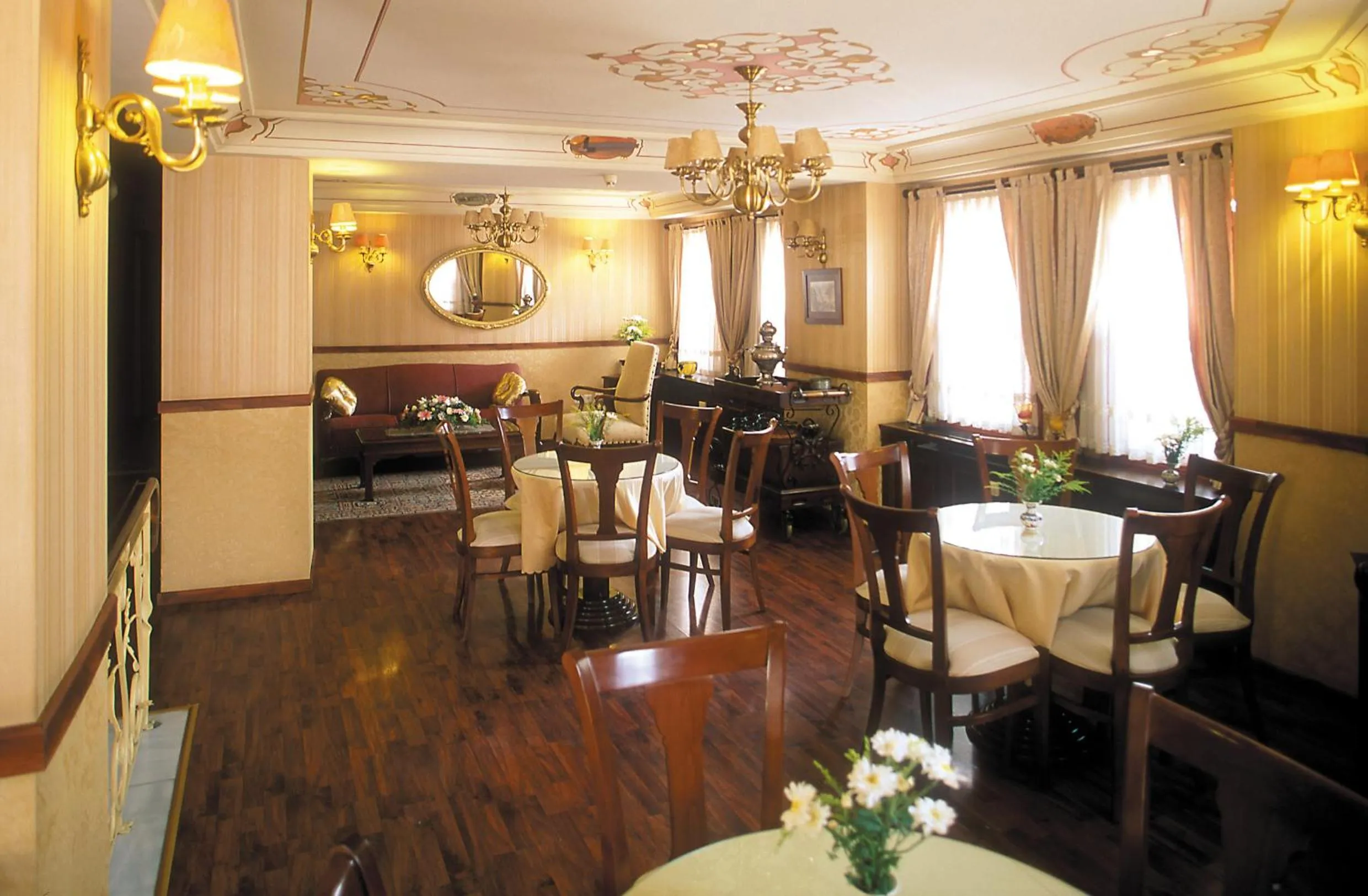 Restaurant/places to eat in Dersaadet Hotel Istanbul