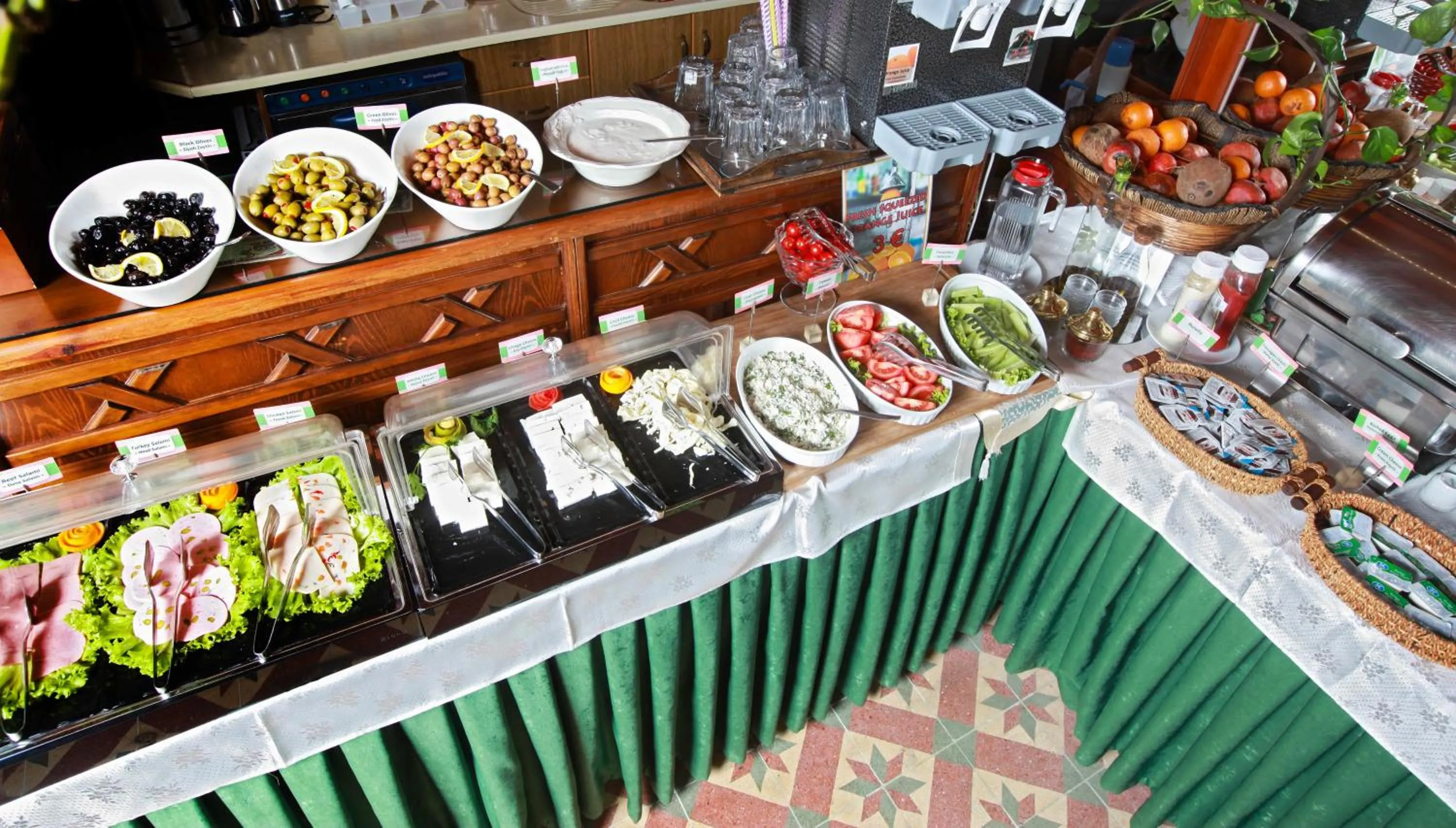 Restaurant/places to eat in Dersaadet Hotel Istanbul