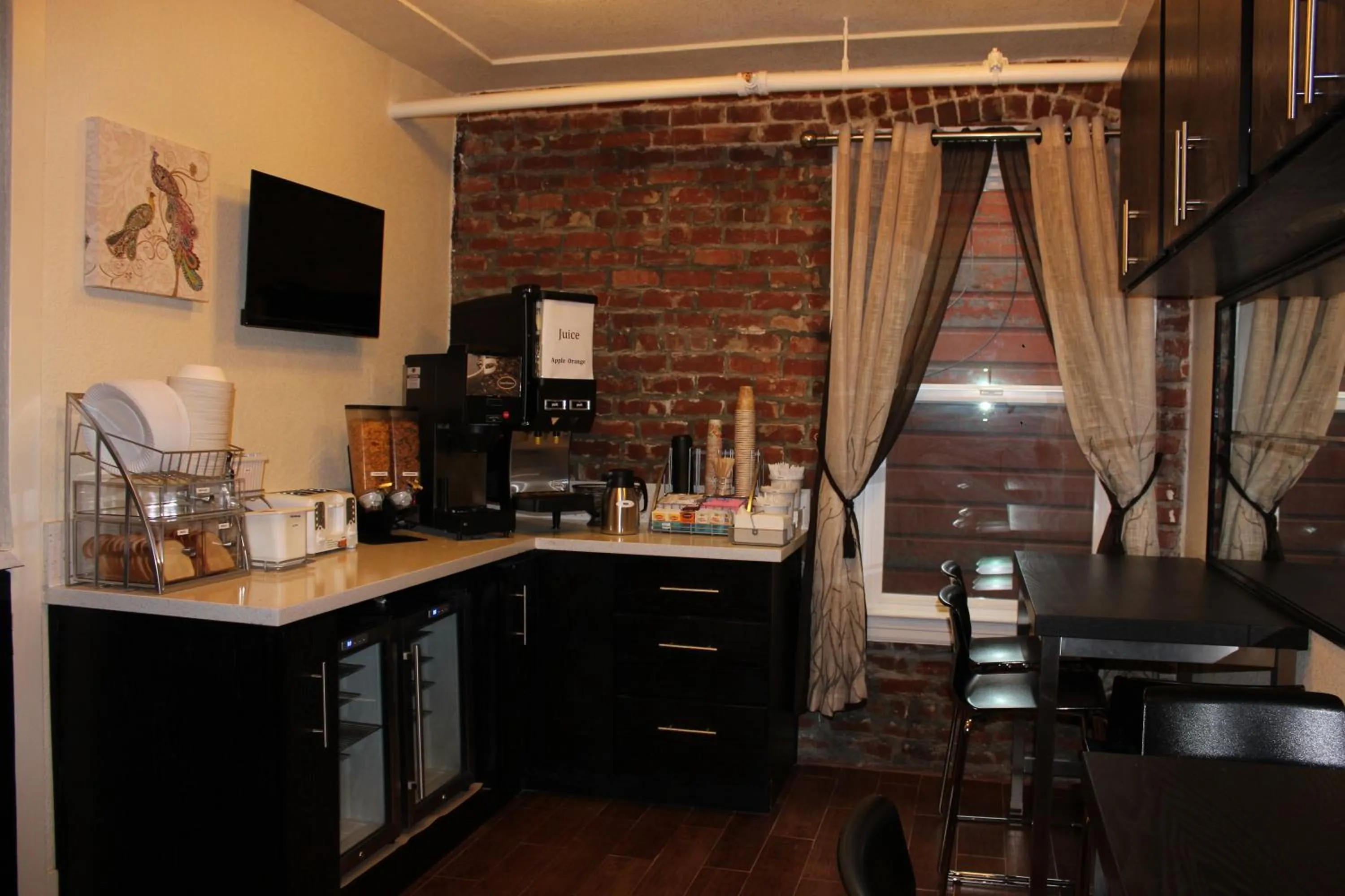 Restaurant/places to eat in Inn on Folsom