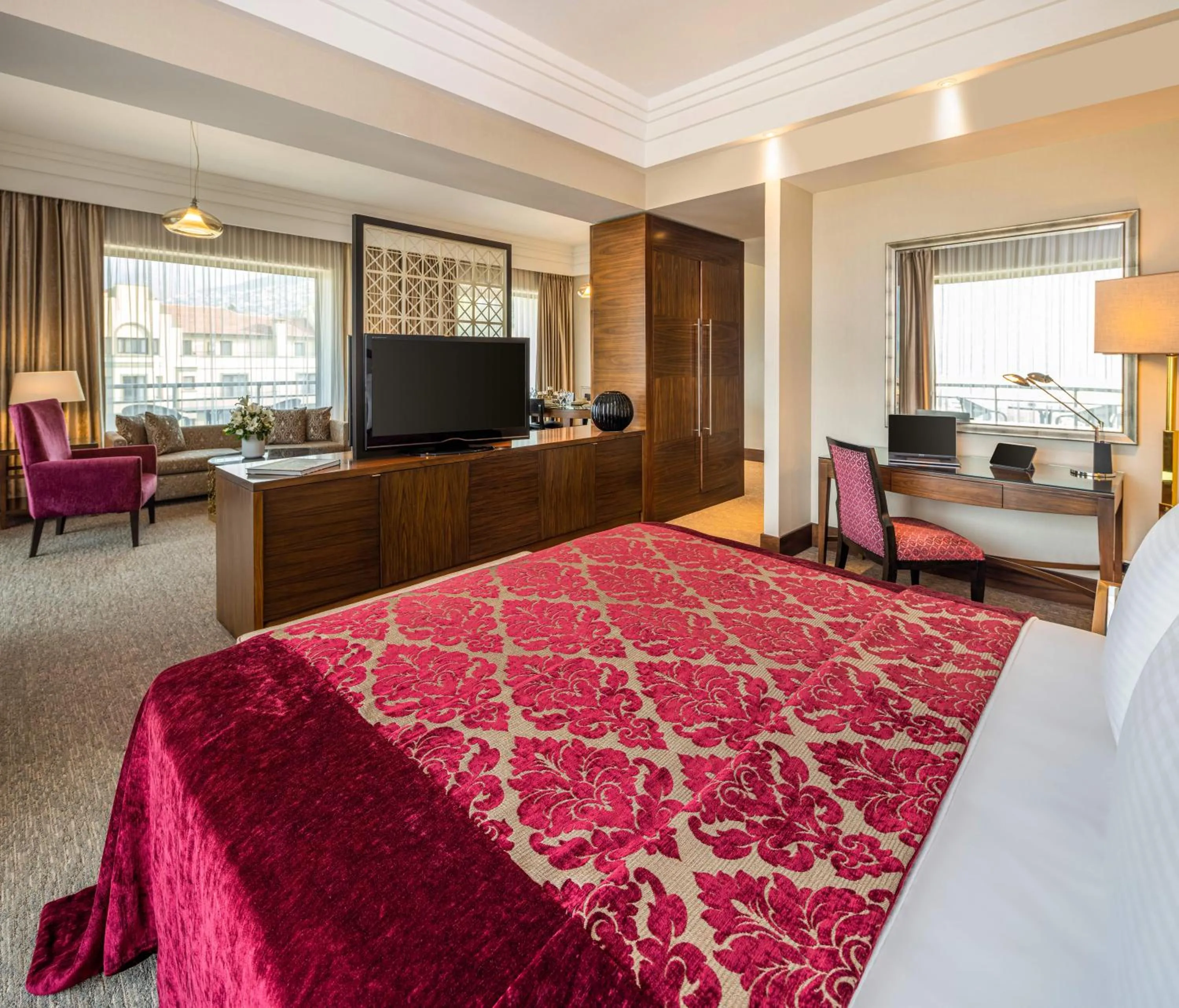 Living room, Bed in Hotel Çelik Palas Convention Center & Thermal SPA