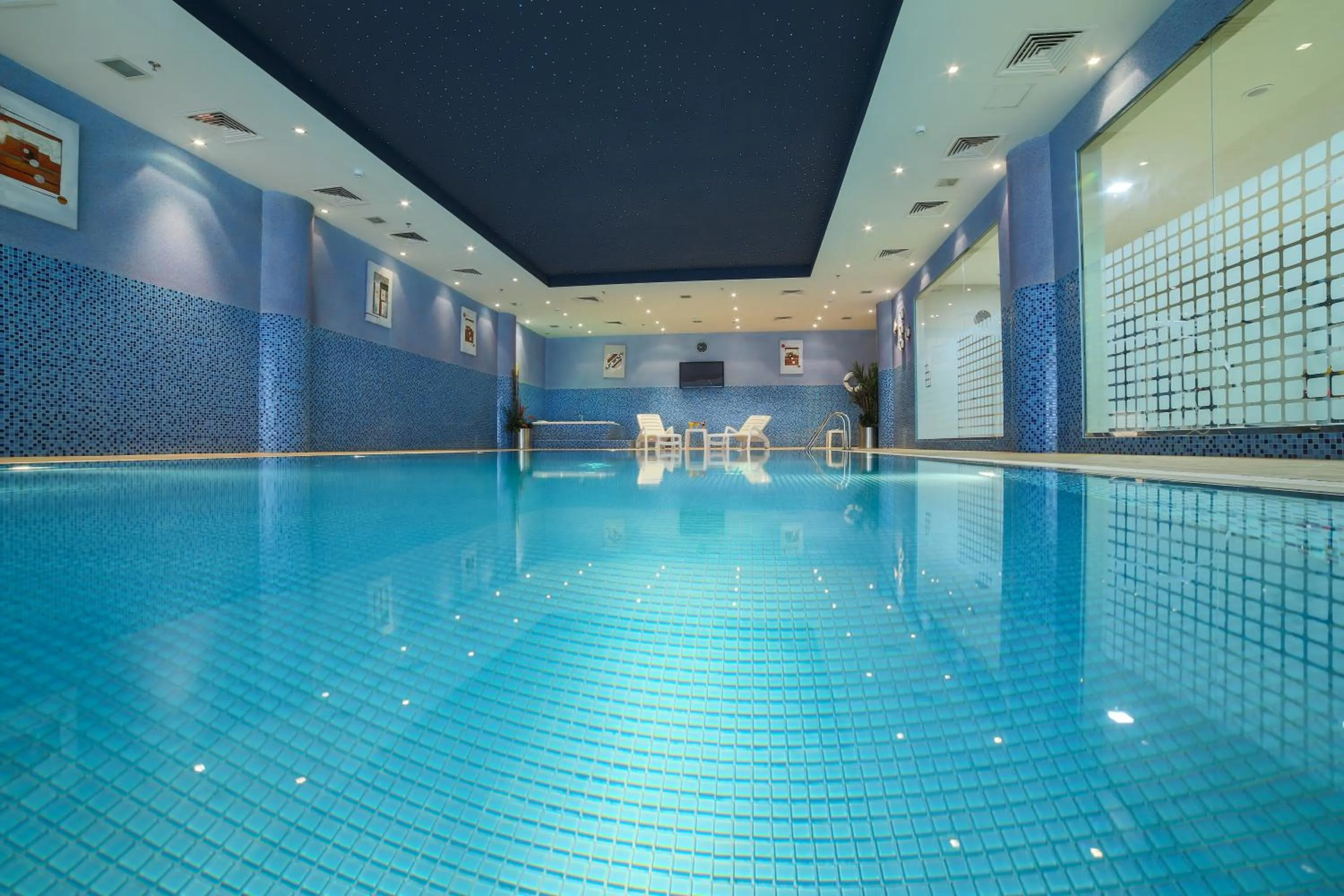 Swimming pool in Golden Tulip Dammam Corniche Hotel