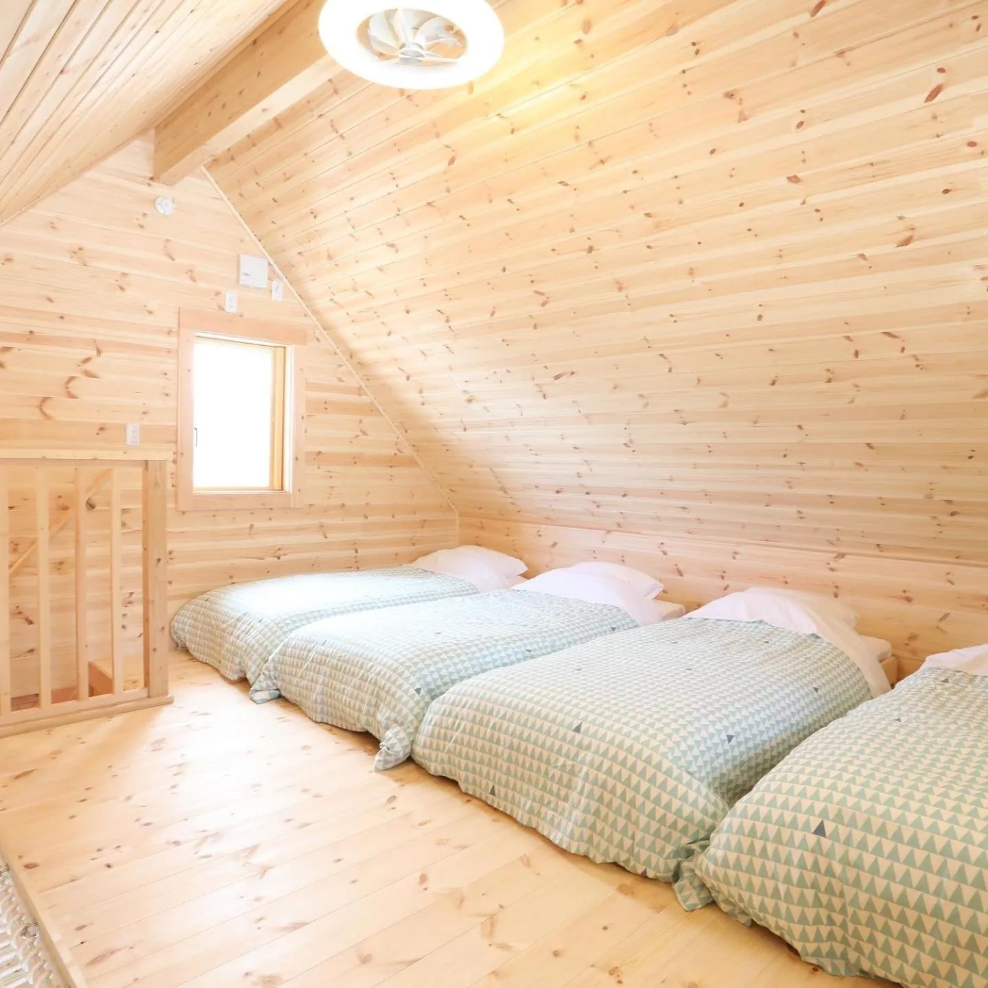 Bedroom, Bed in Log Cottage 白馬KIITOS