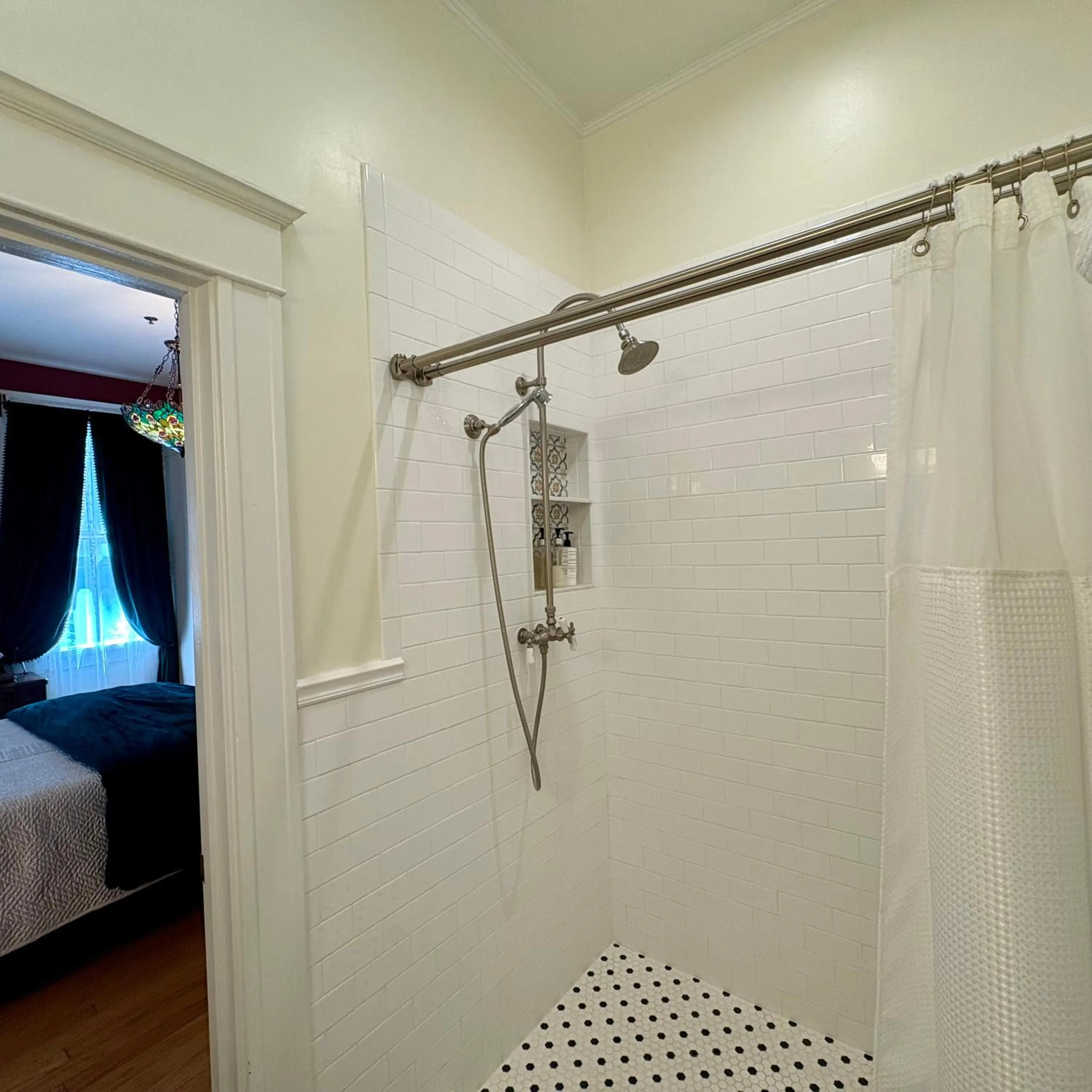 Shower in Hoyt House Luxury Bed & Breakfast