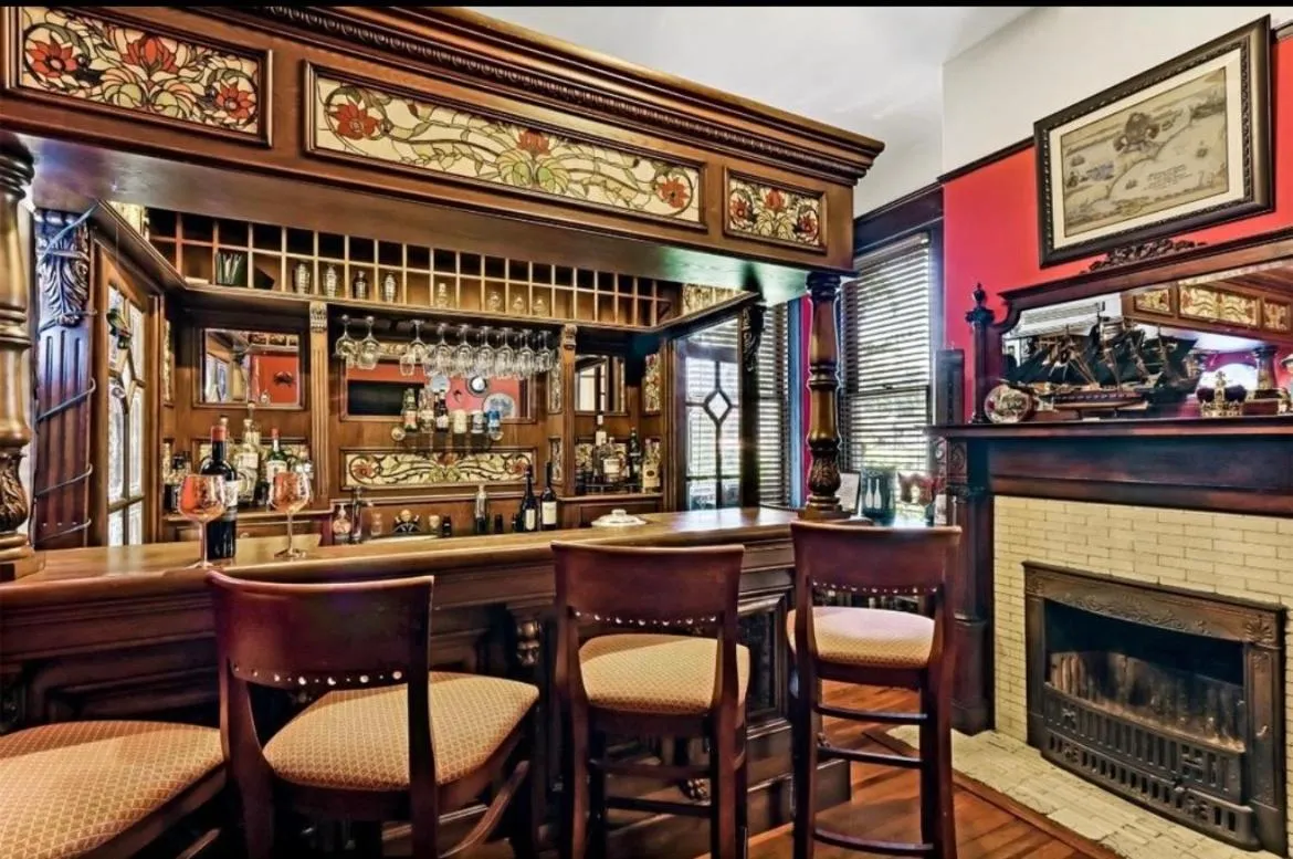 Lounge or bar in Hoyt House Luxury Bed & Breakfast