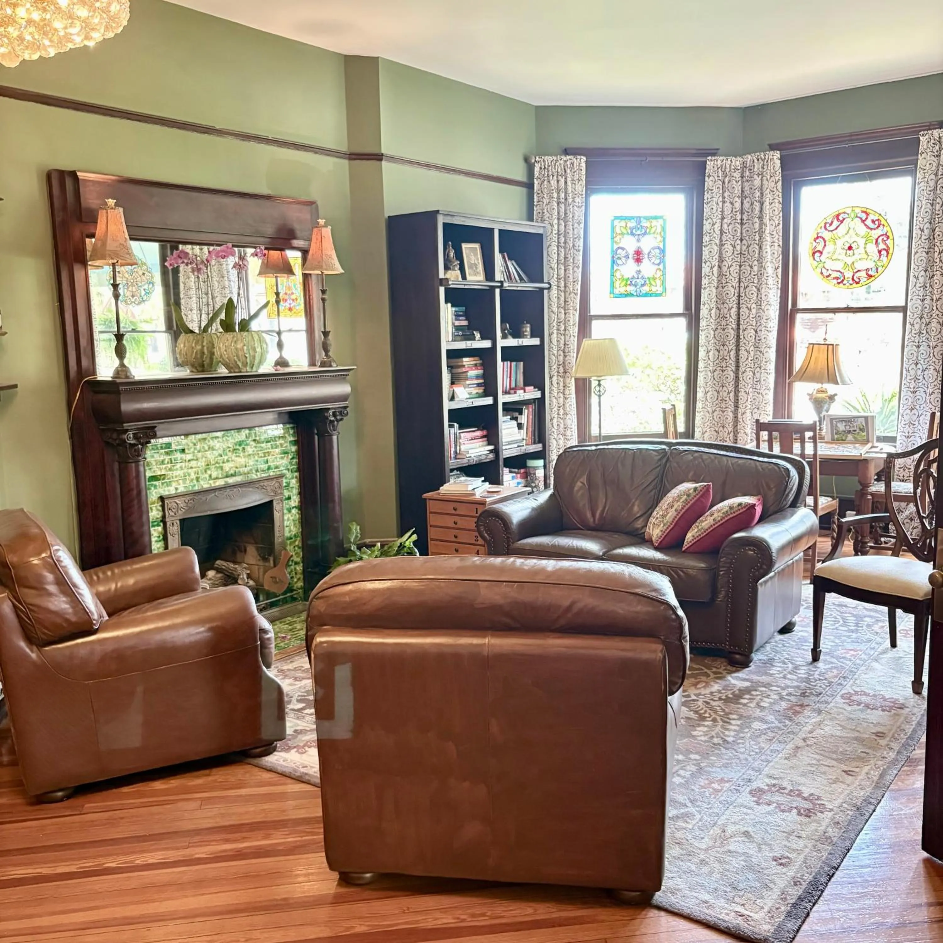 Library in Hoyt House Luxury Bed & Breakfast