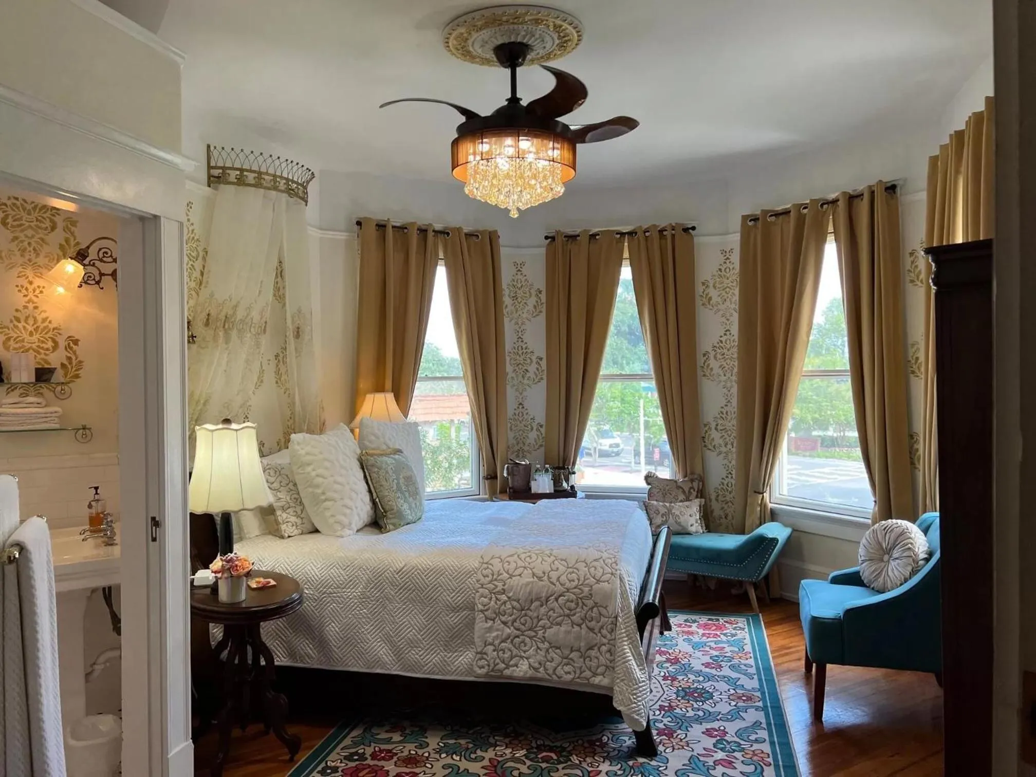 Photo of the whole room, Bed in Hoyt House Luxury Bed & Breakfast