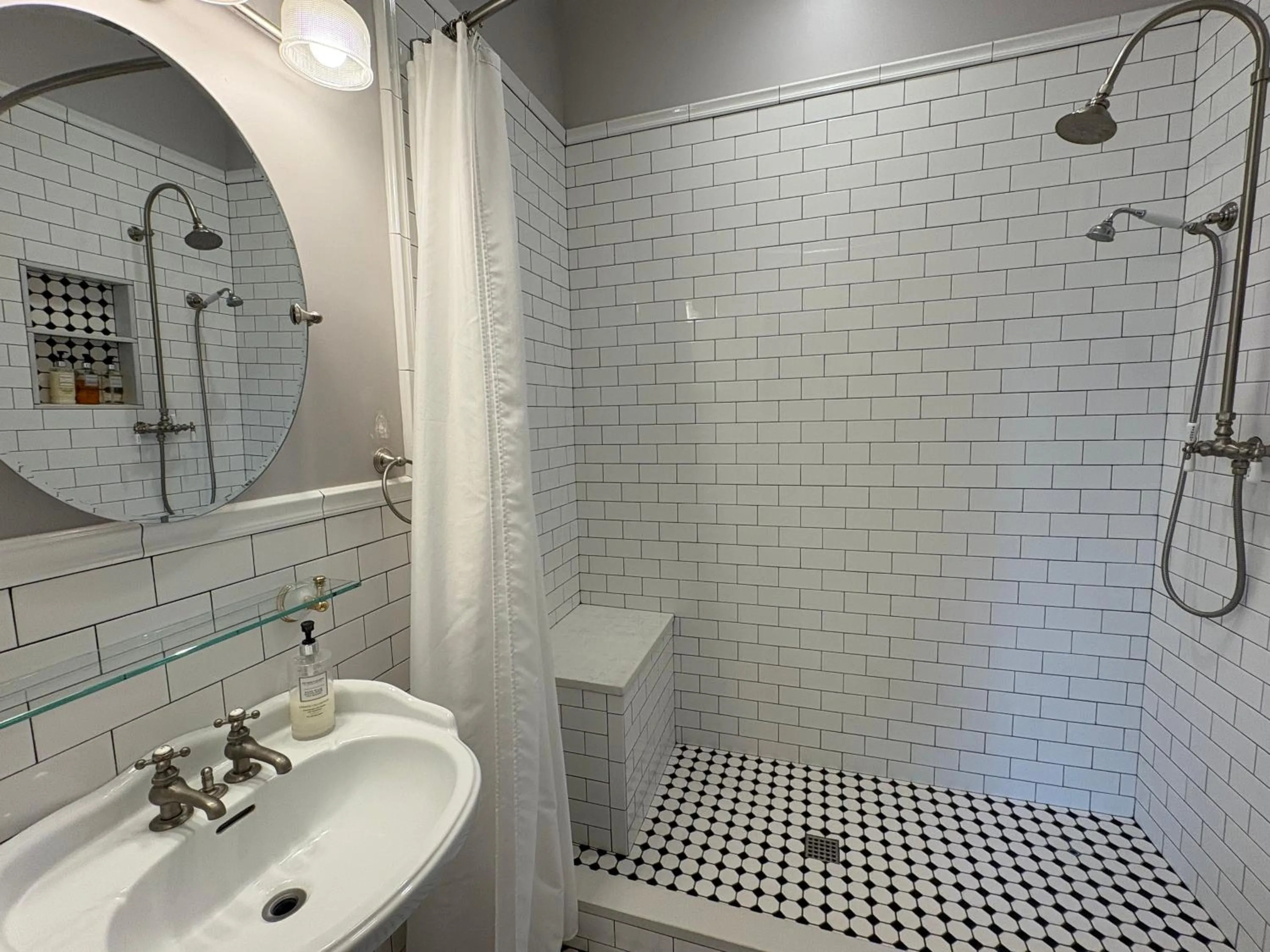 Shower in Hoyt House Luxury Bed & Breakfast