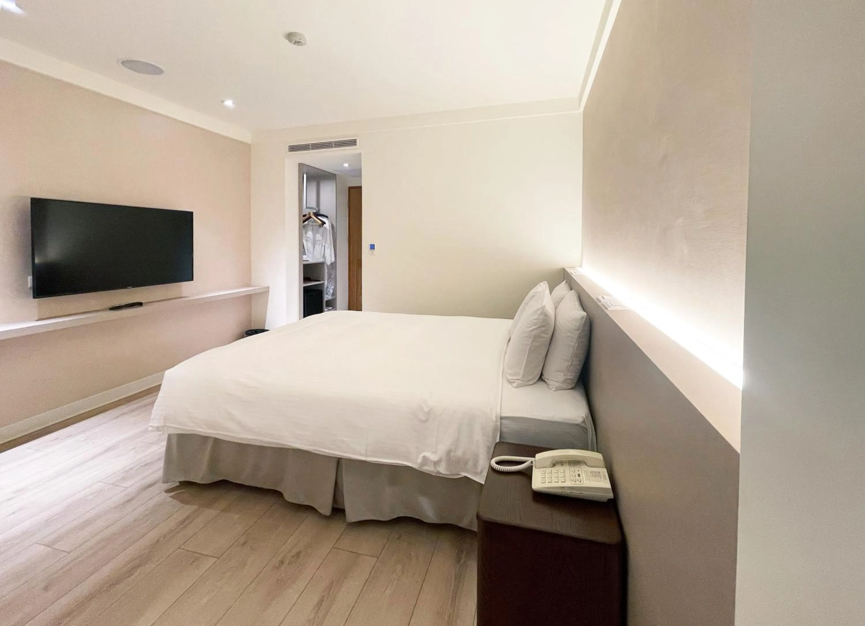 Photo of the whole room, Bed in Hotel Tainan