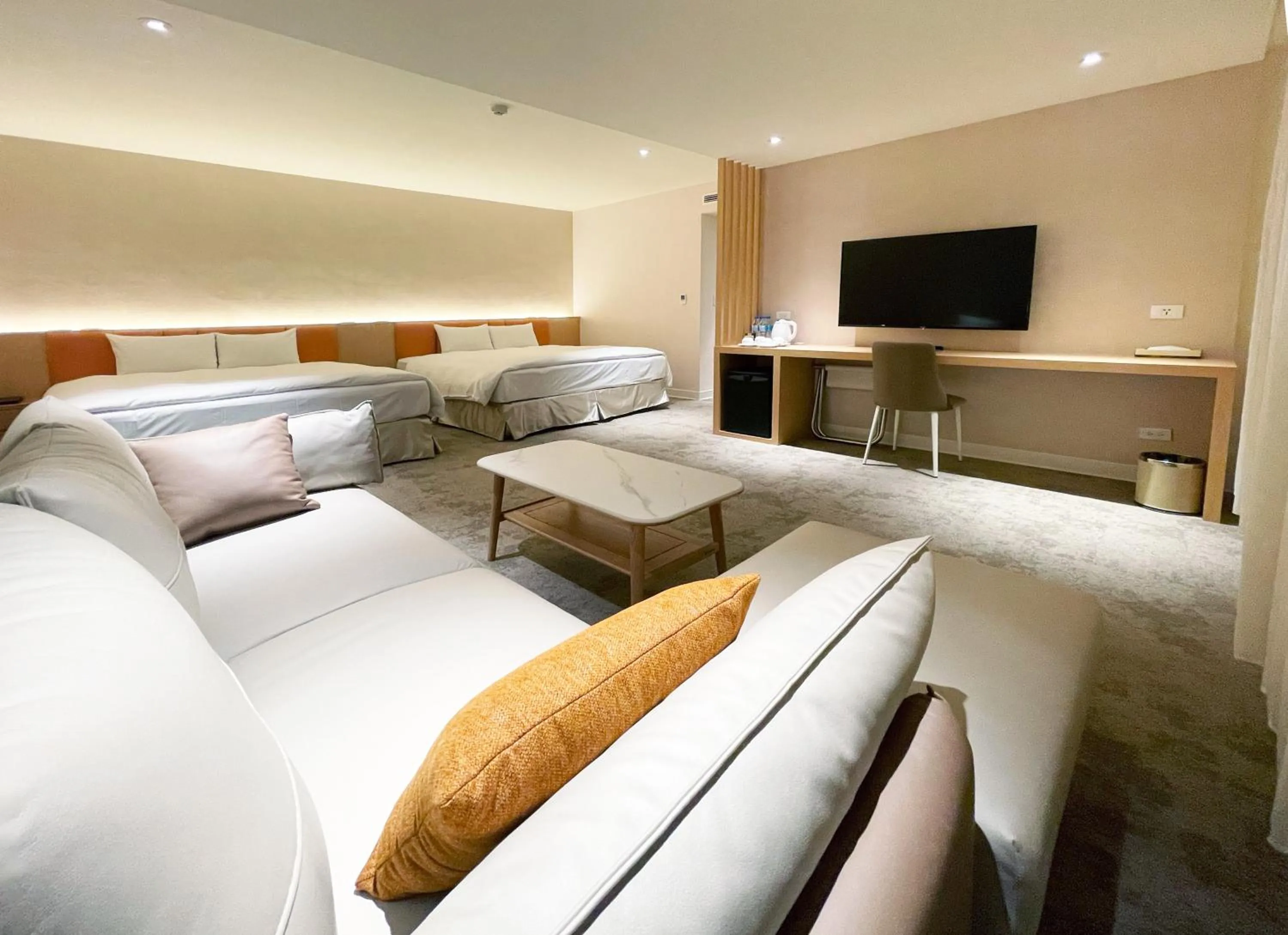 Photo of the whole room, Bed in Hotel Tainan