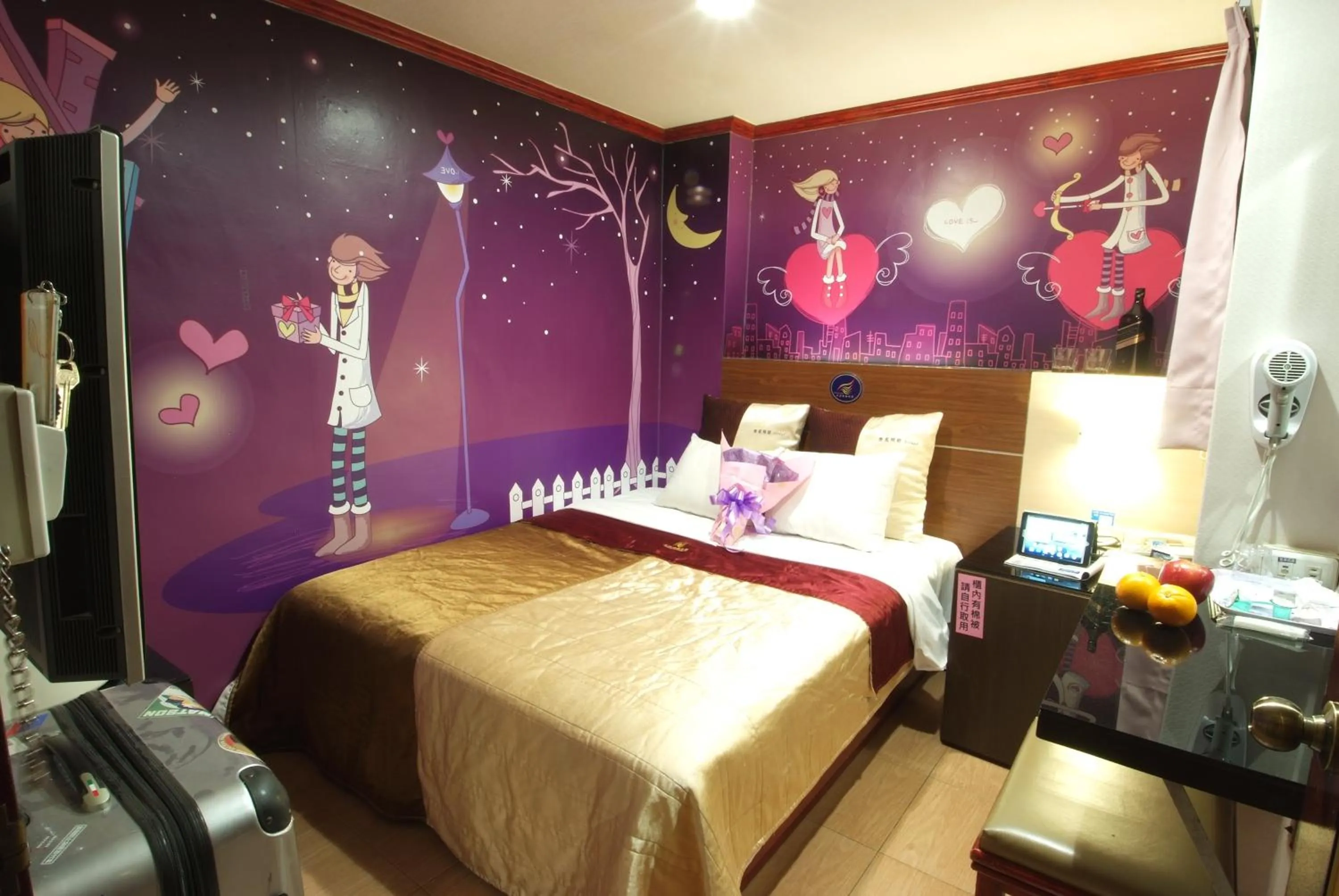 Bed in Golden Swallow Hotel