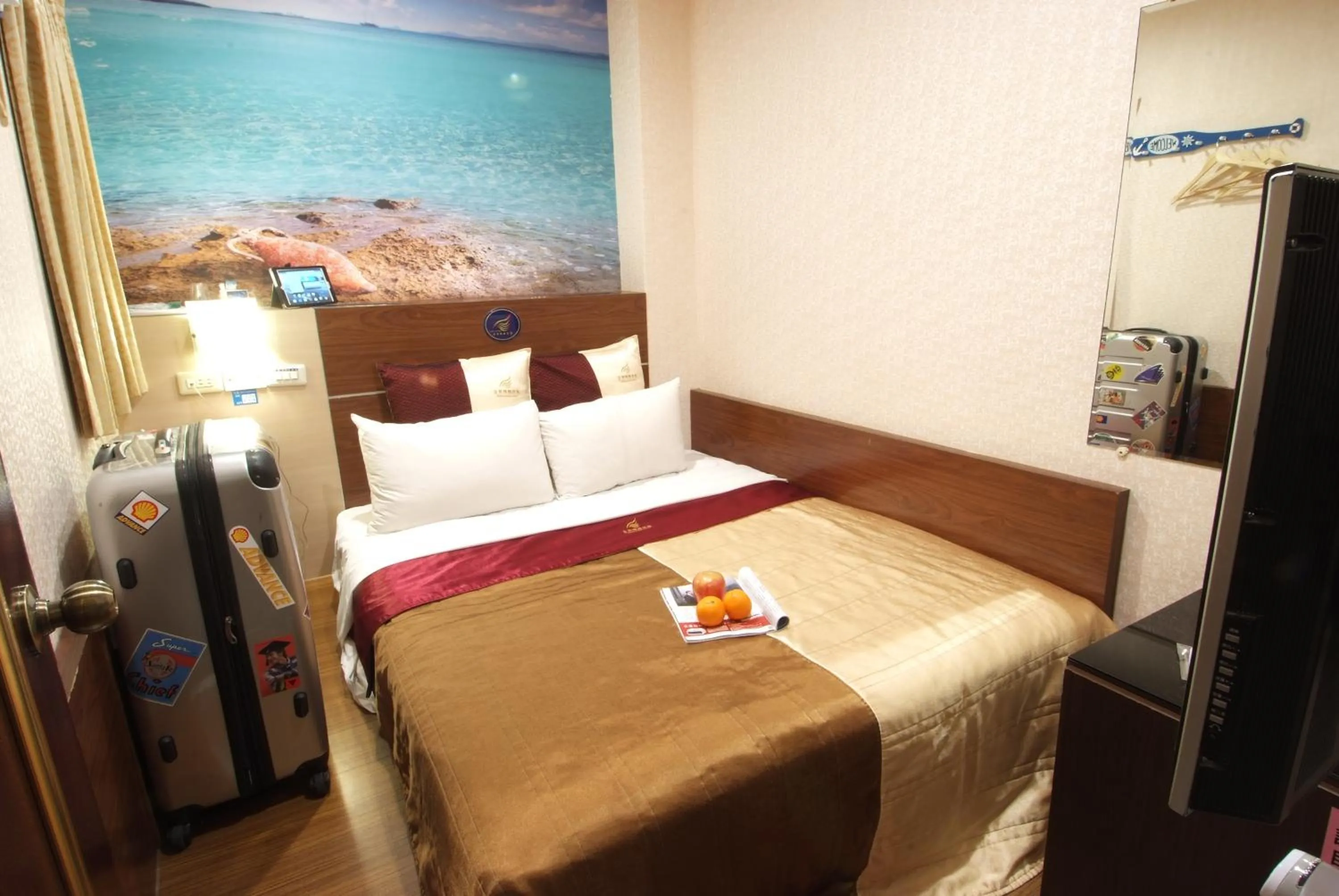 Bed in Golden Swallow Hotel