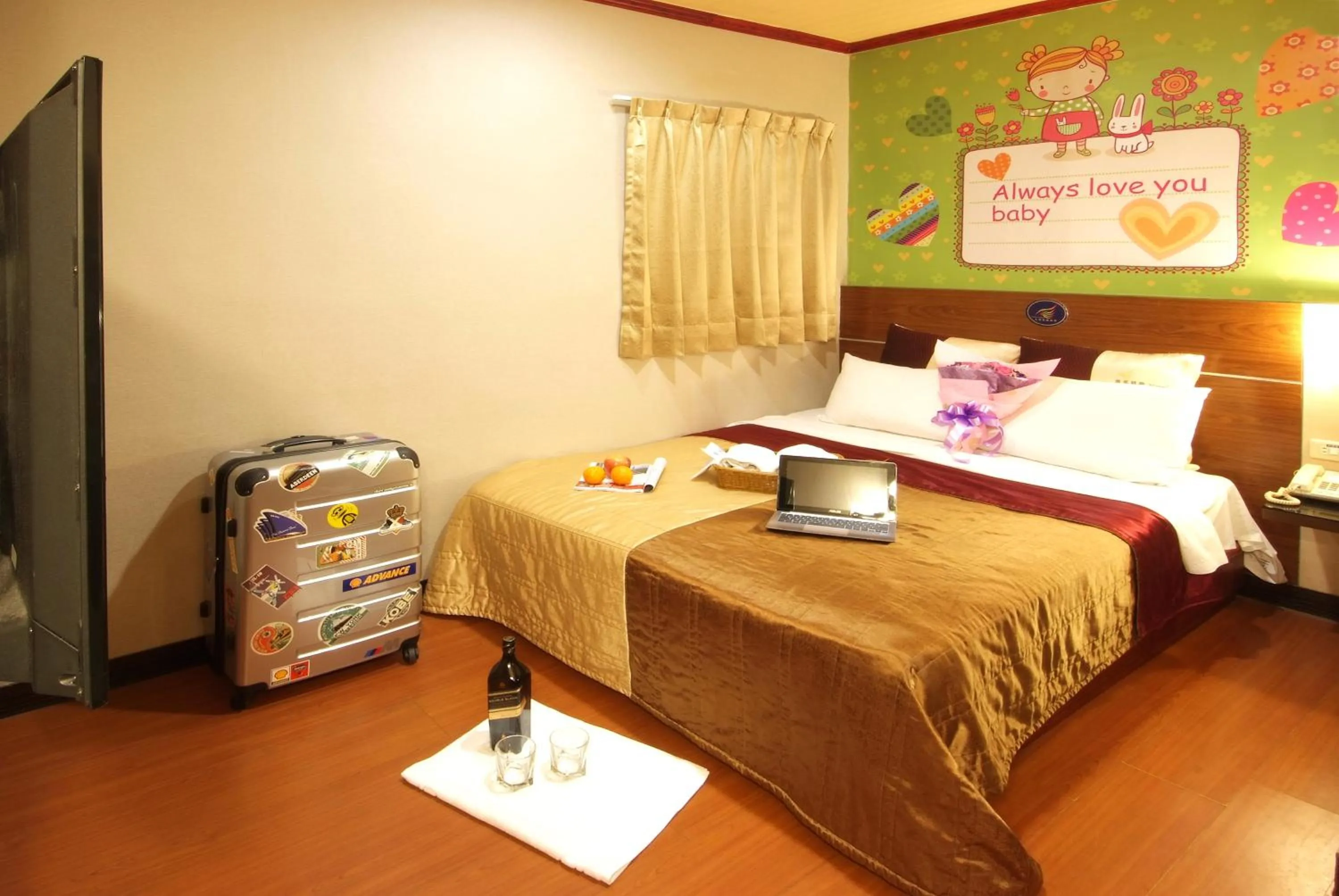 Bed in Golden Swallow Hotel