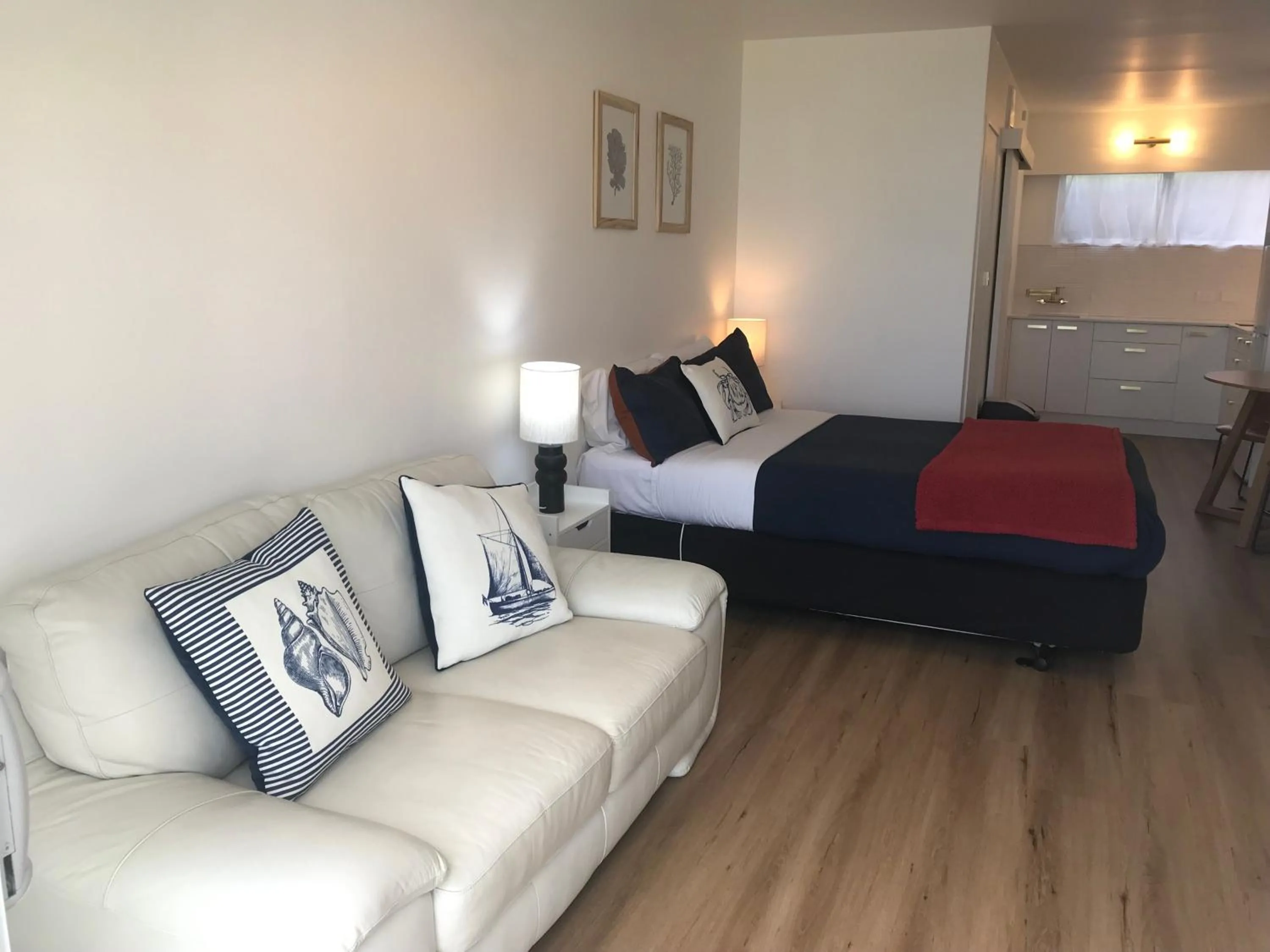 Photo of the whole room in San Marino Motor Lodge Absolute Beachfront