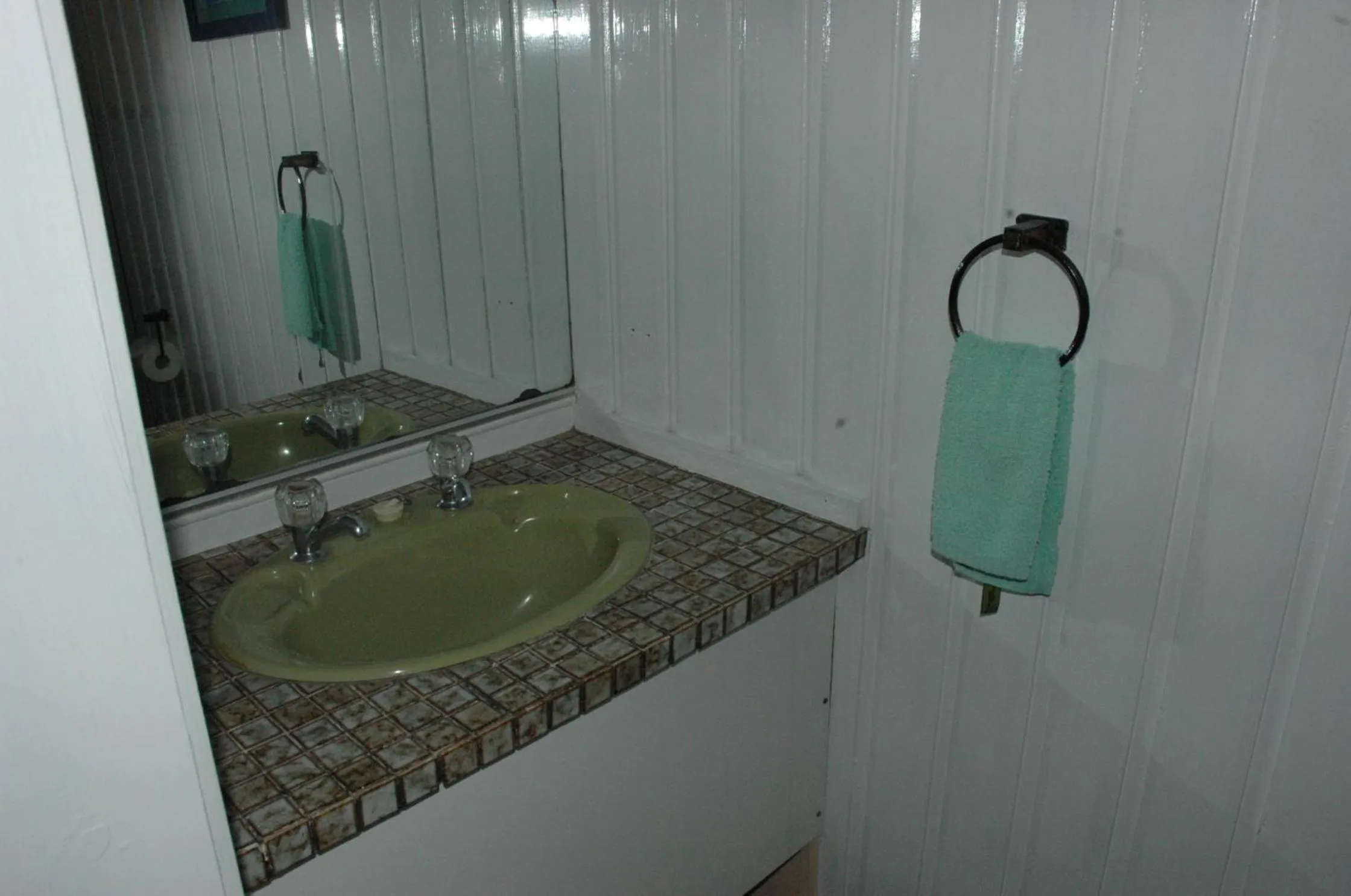 Bathroom in San Marino Motor Lodge Absolute Beachfront